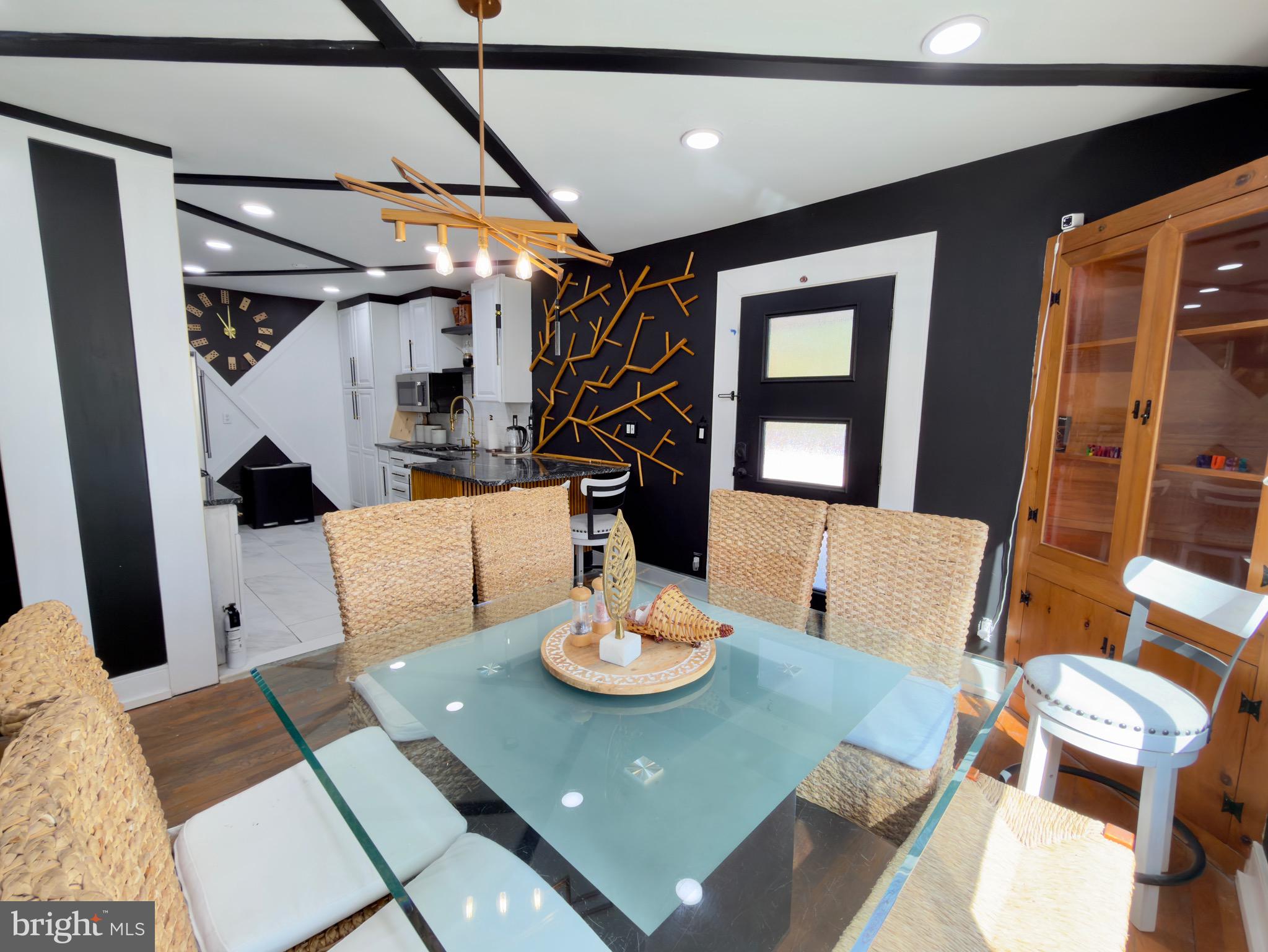 QUINCE ORCHARD MANOR - Residential