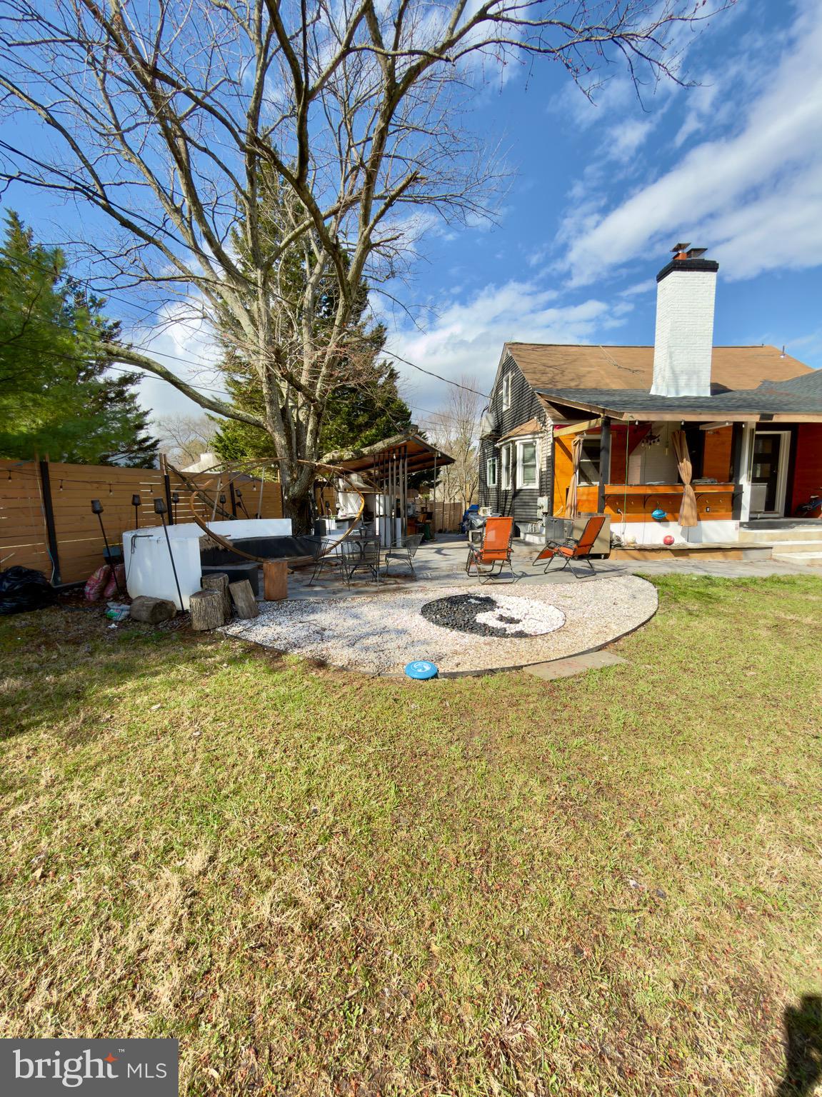 QUINCE ORCHARD MANOR - Residential