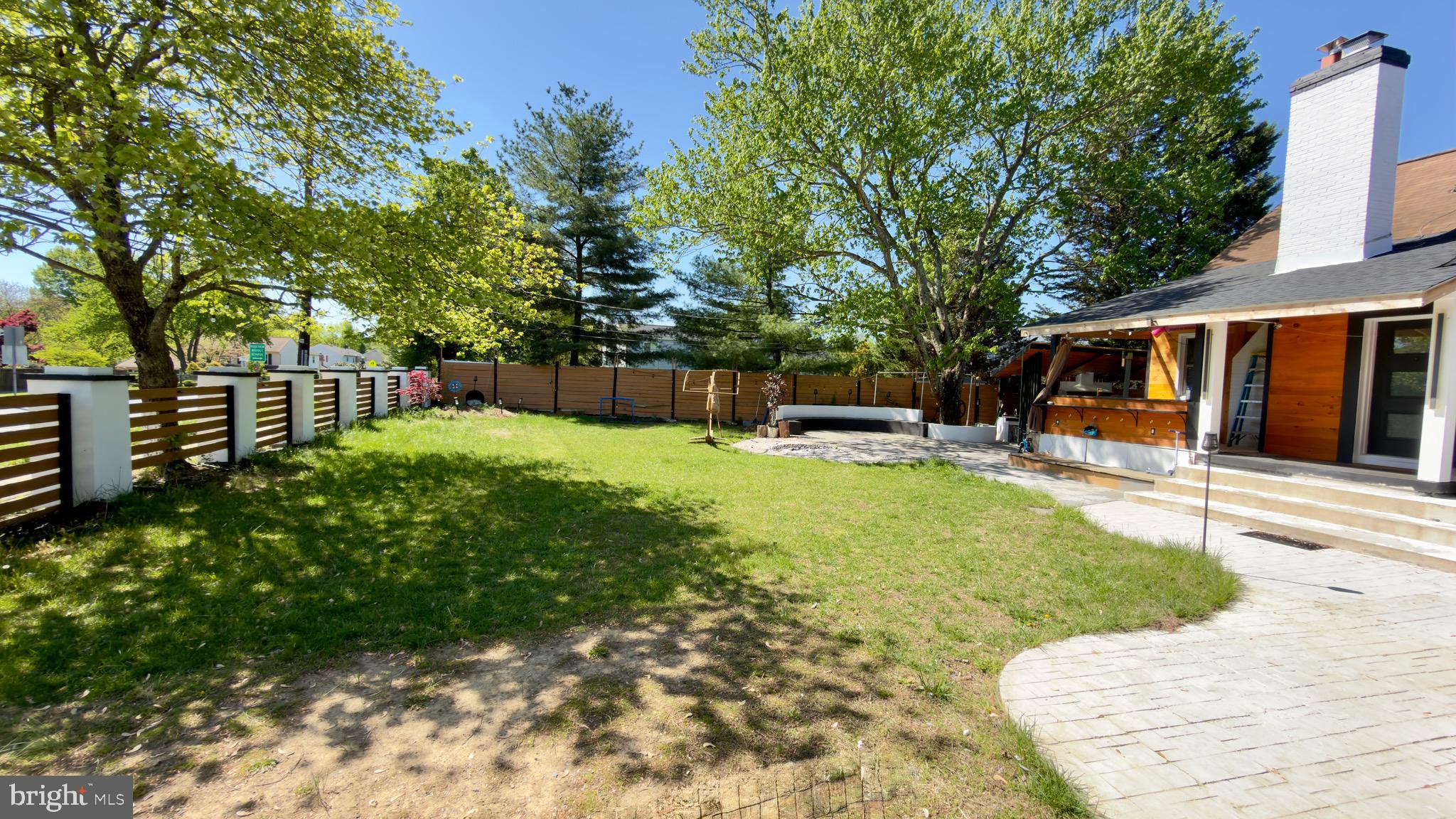 QUINCE ORCHARD MANOR - Residential