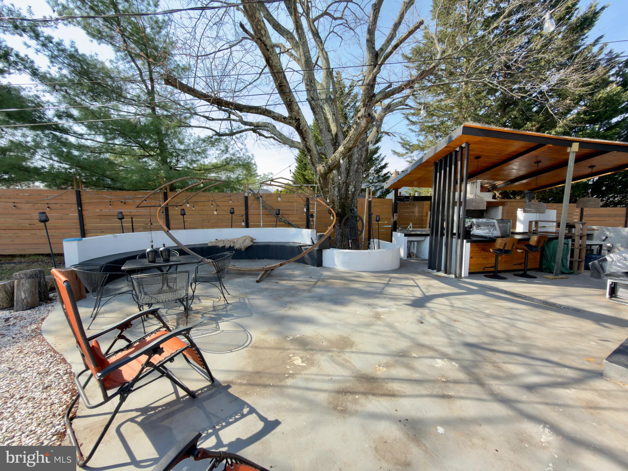 QUINCE ORCHARD MANOR - Residential