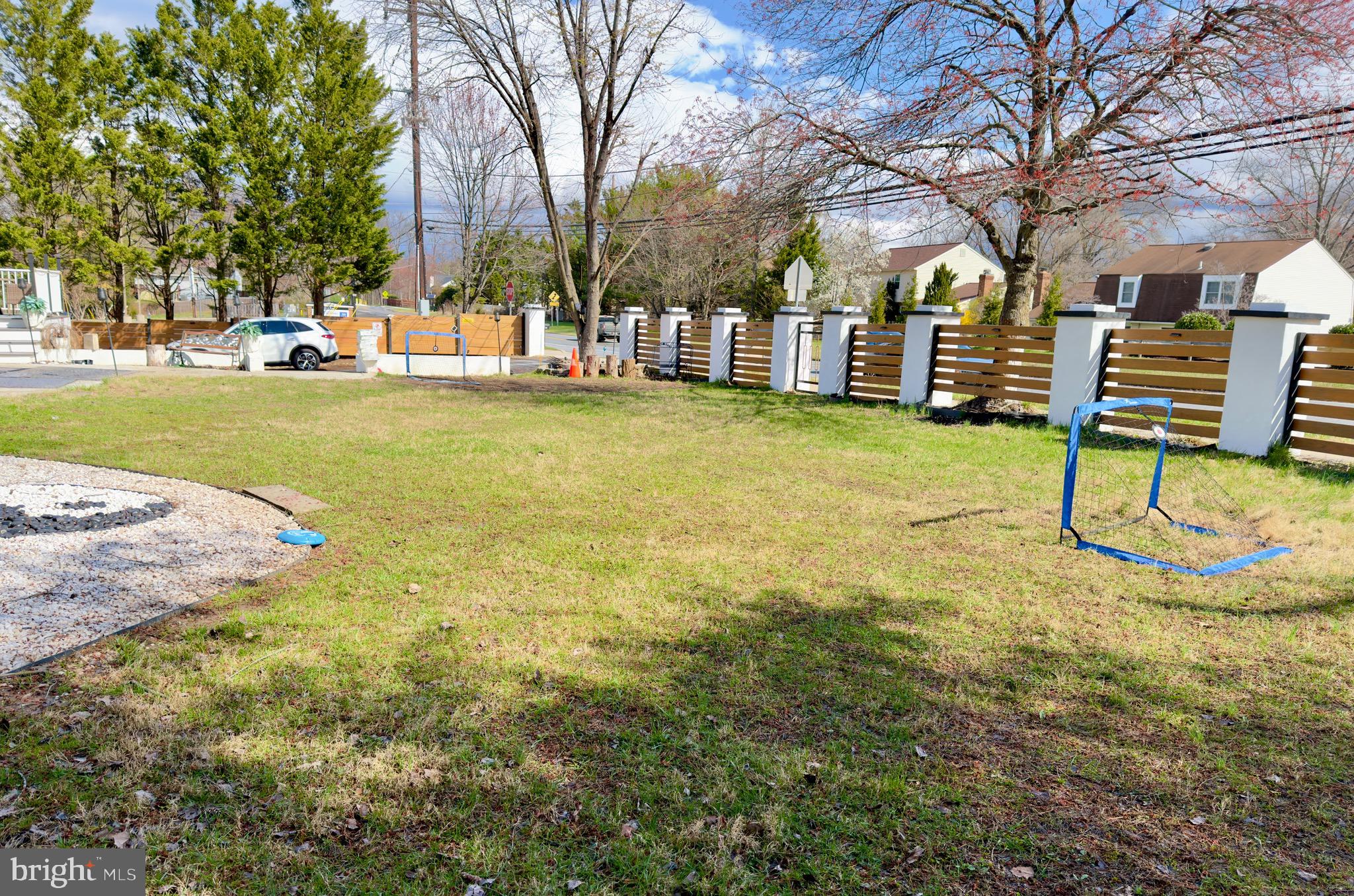 QUINCE ORCHARD MANOR - Residential