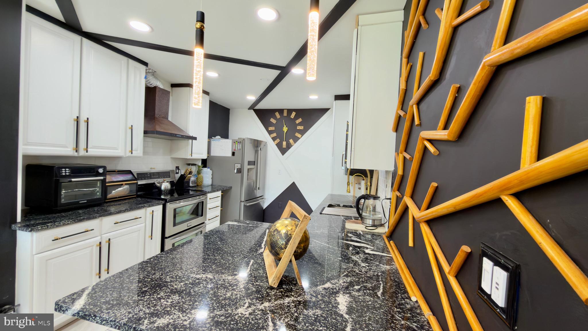 QUINCE ORCHARD MANOR - Residential