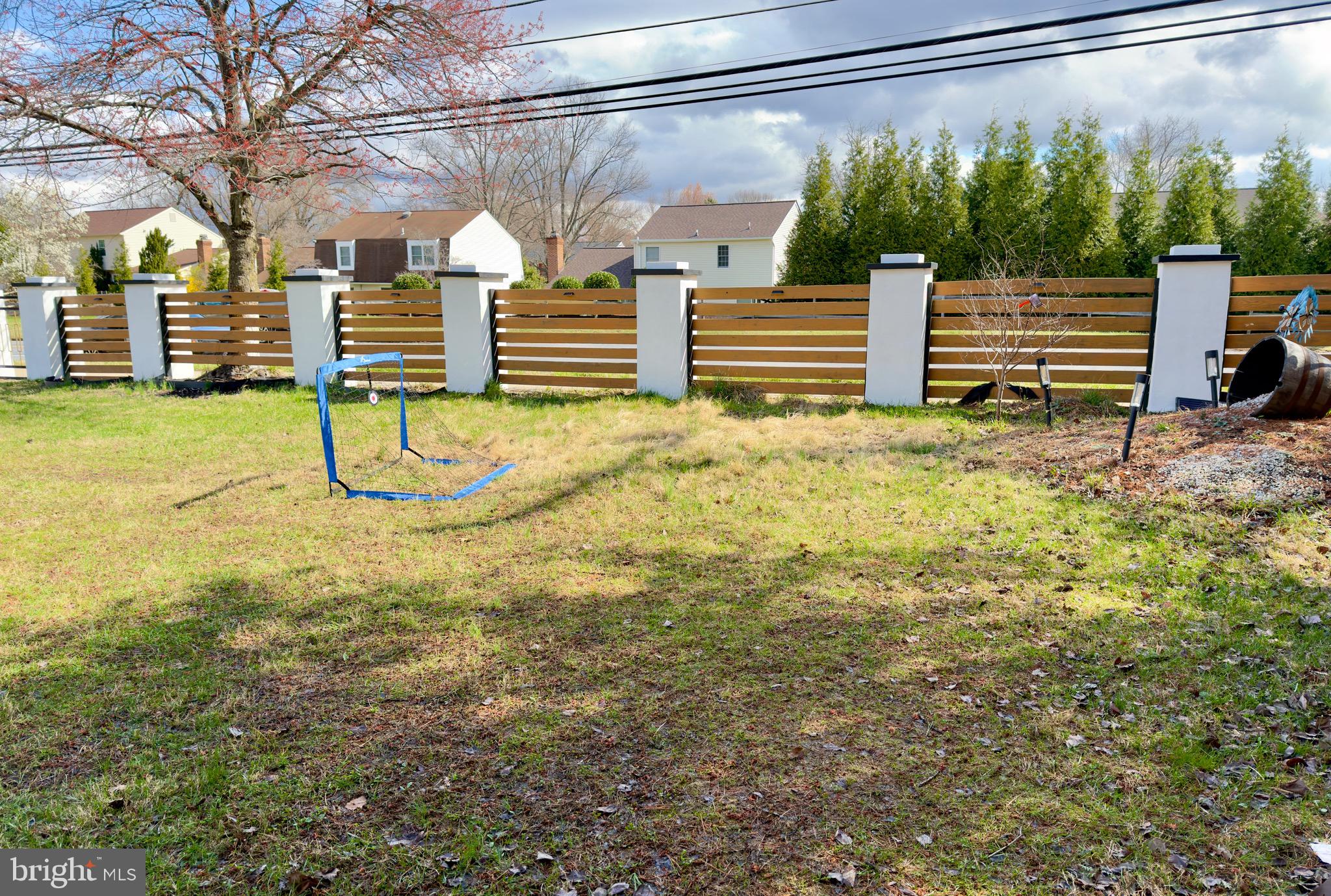 QUINCE ORCHARD MANOR - Residential