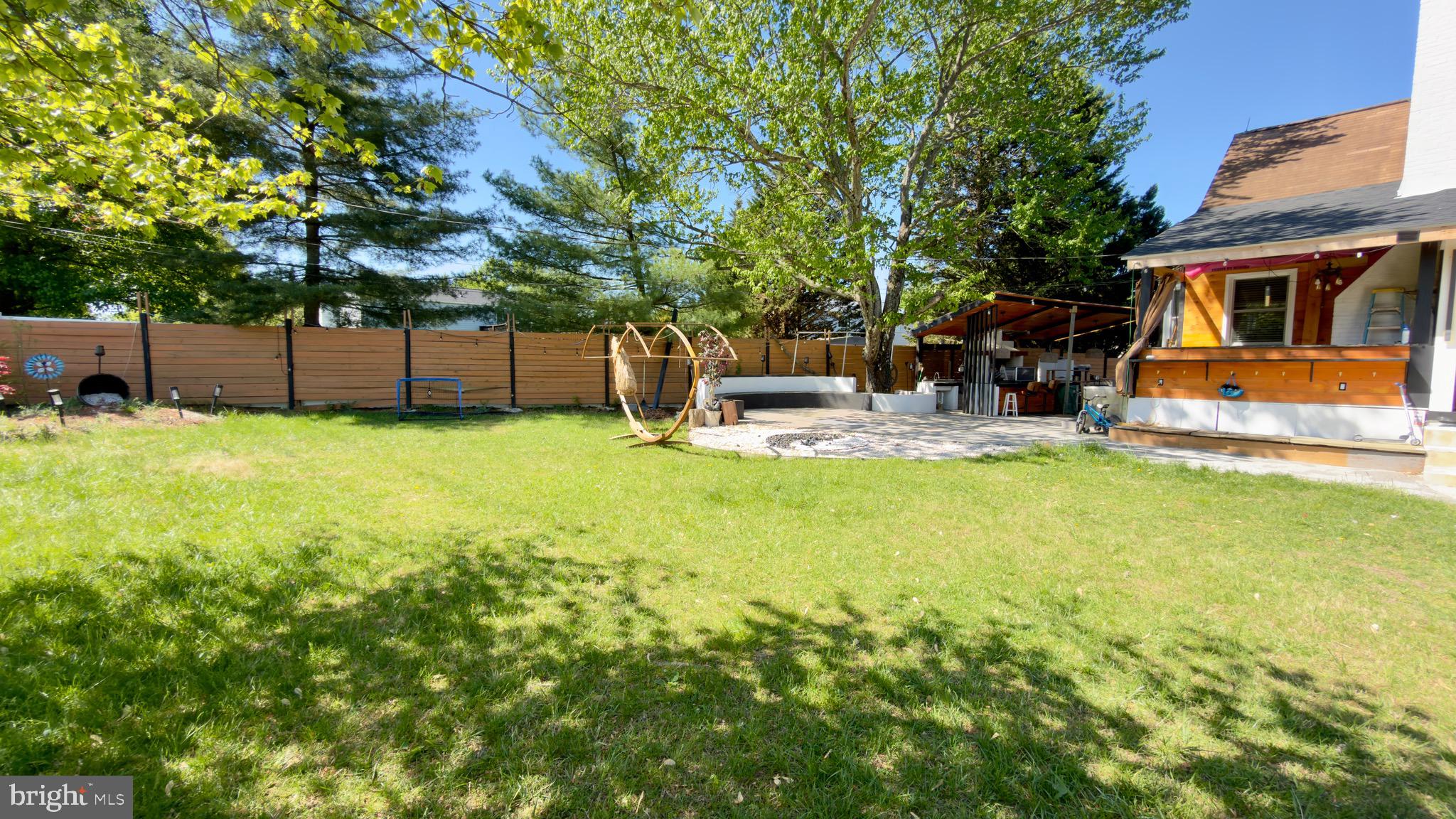 QUINCE ORCHARD MANOR - Residential