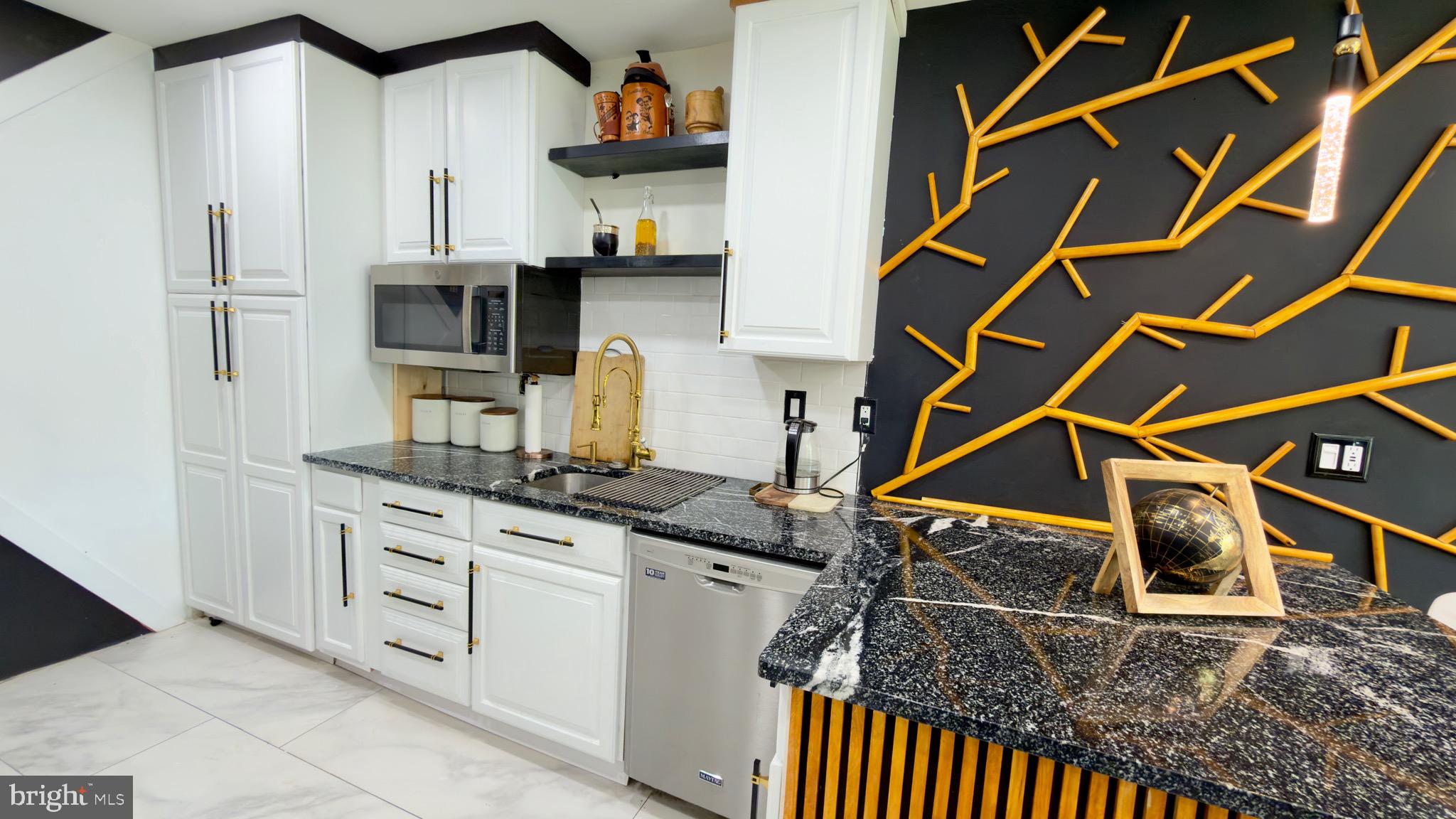 QUINCE ORCHARD MANOR - Residential