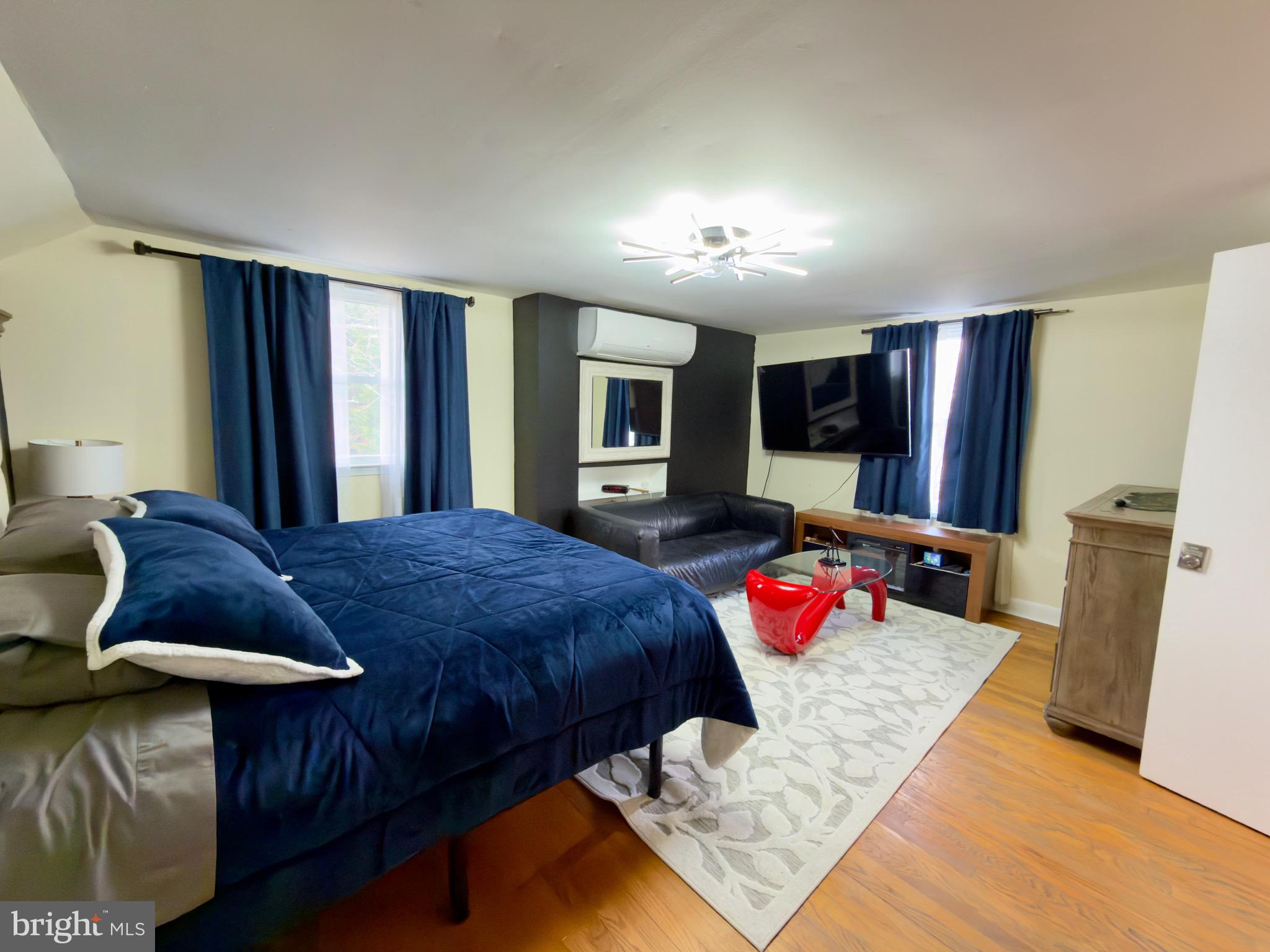 QUINCE ORCHARD MANOR - Residential