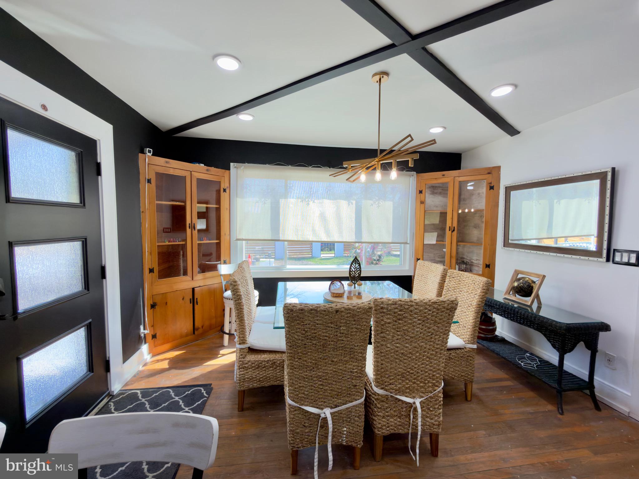 QUINCE ORCHARD MANOR - Residential