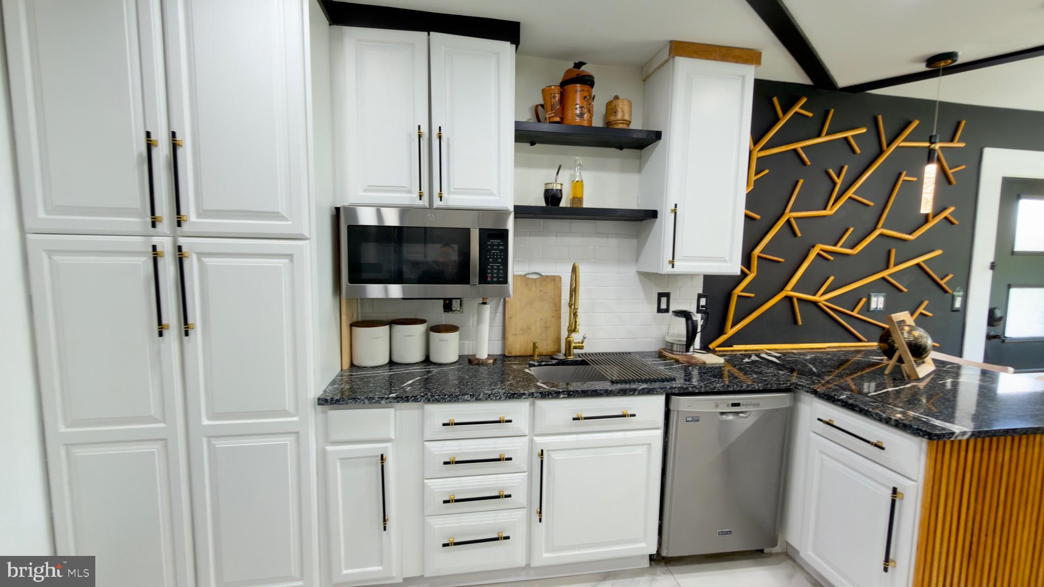 QUINCE ORCHARD MANOR - Residential