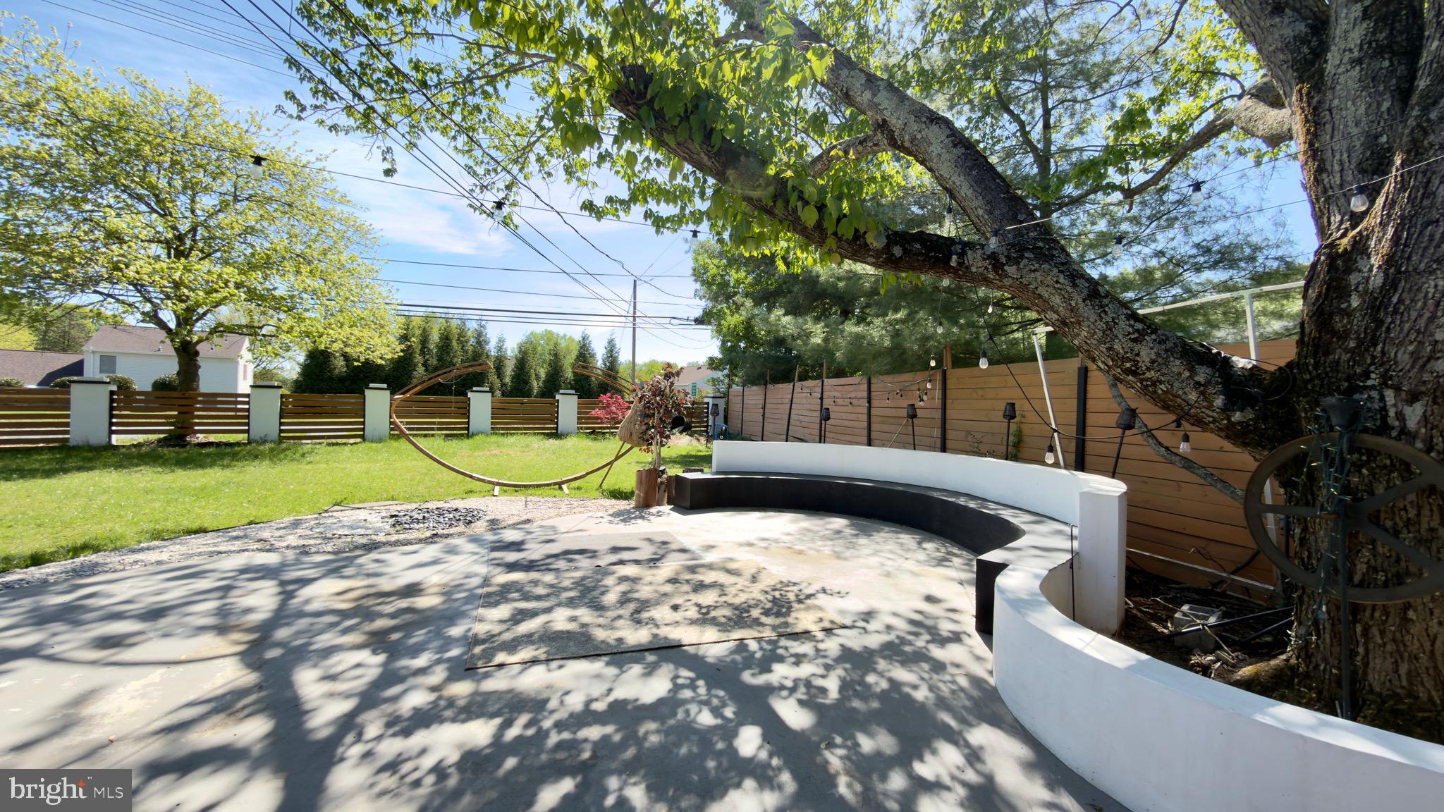 QUINCE ORCHARD MANOR - Residential