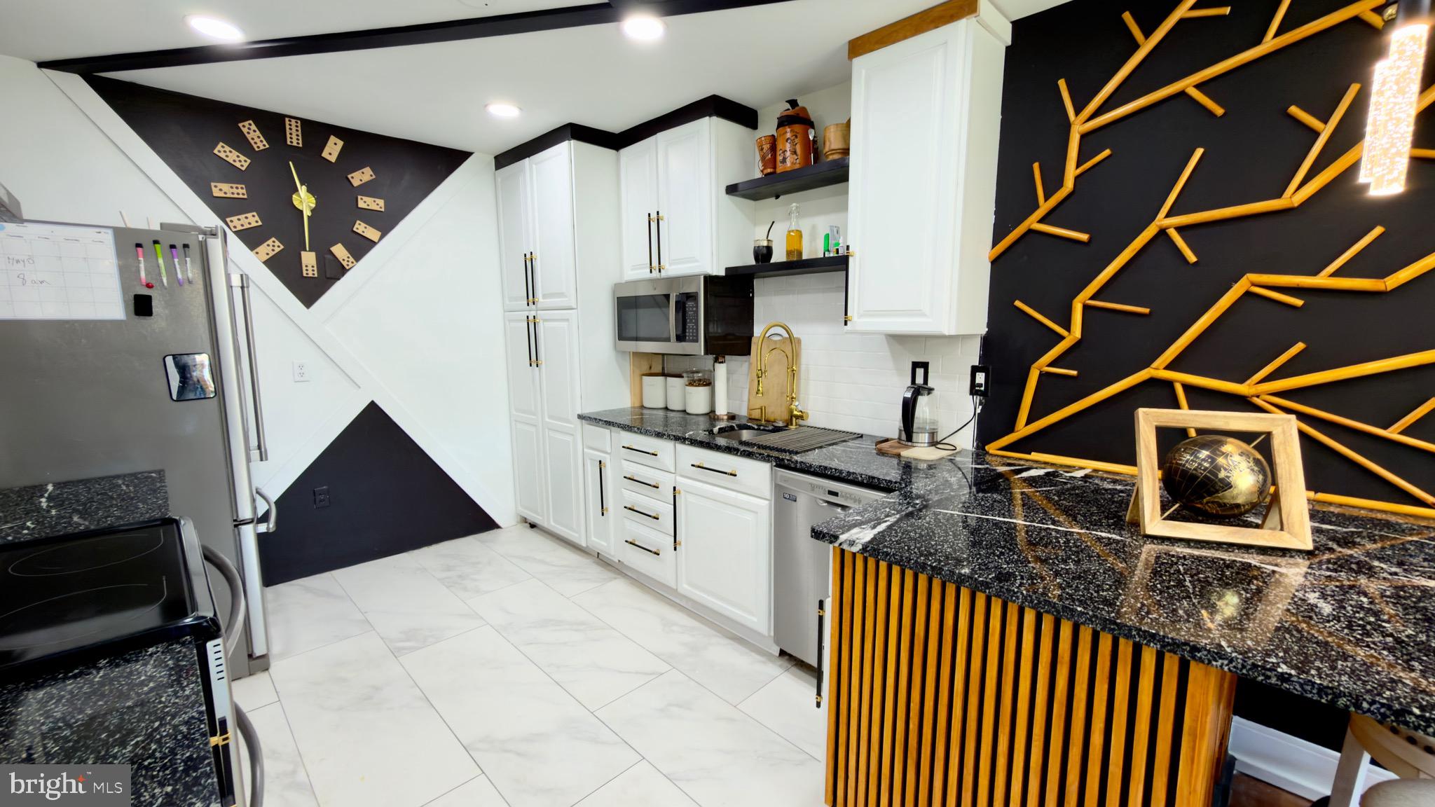 QUINCE ORCHARD MANOR - Residential