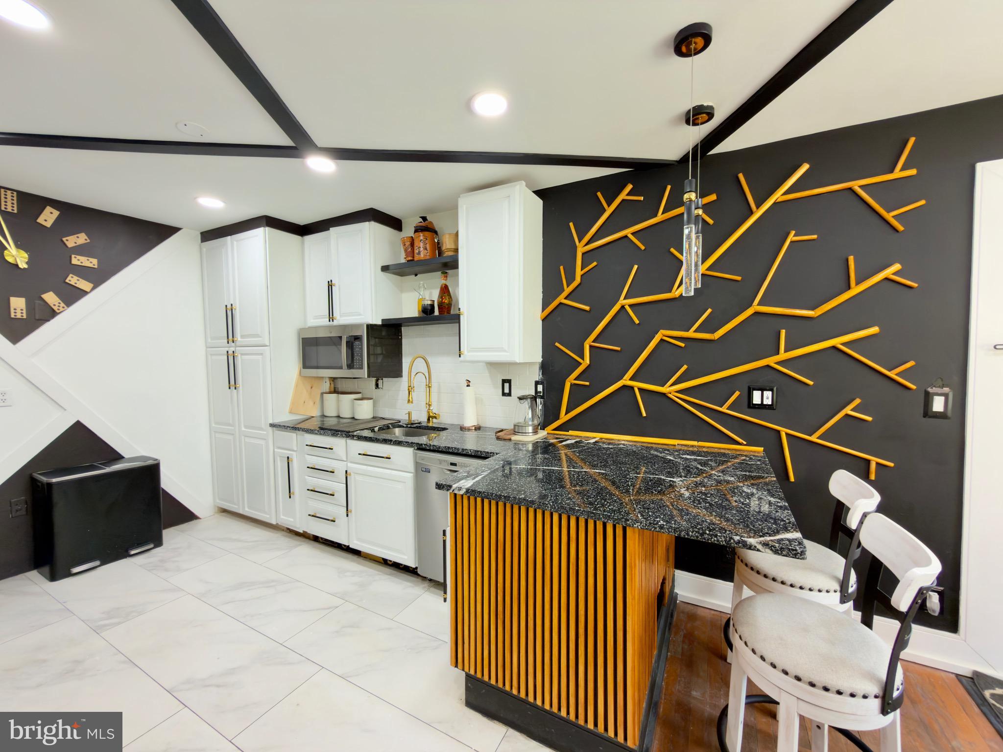 QUINCE ORCHARD MANOR - Residential