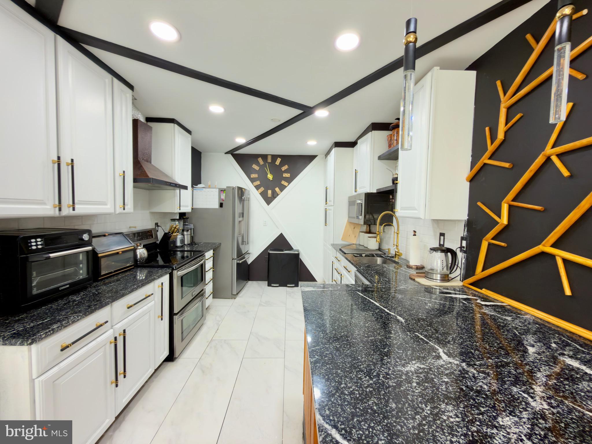 QUINCE ORCHARD MANOR - Residential