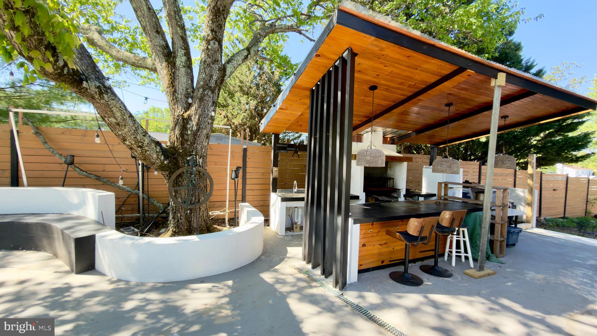 QUINCE ORCHARD MANOR - Residential