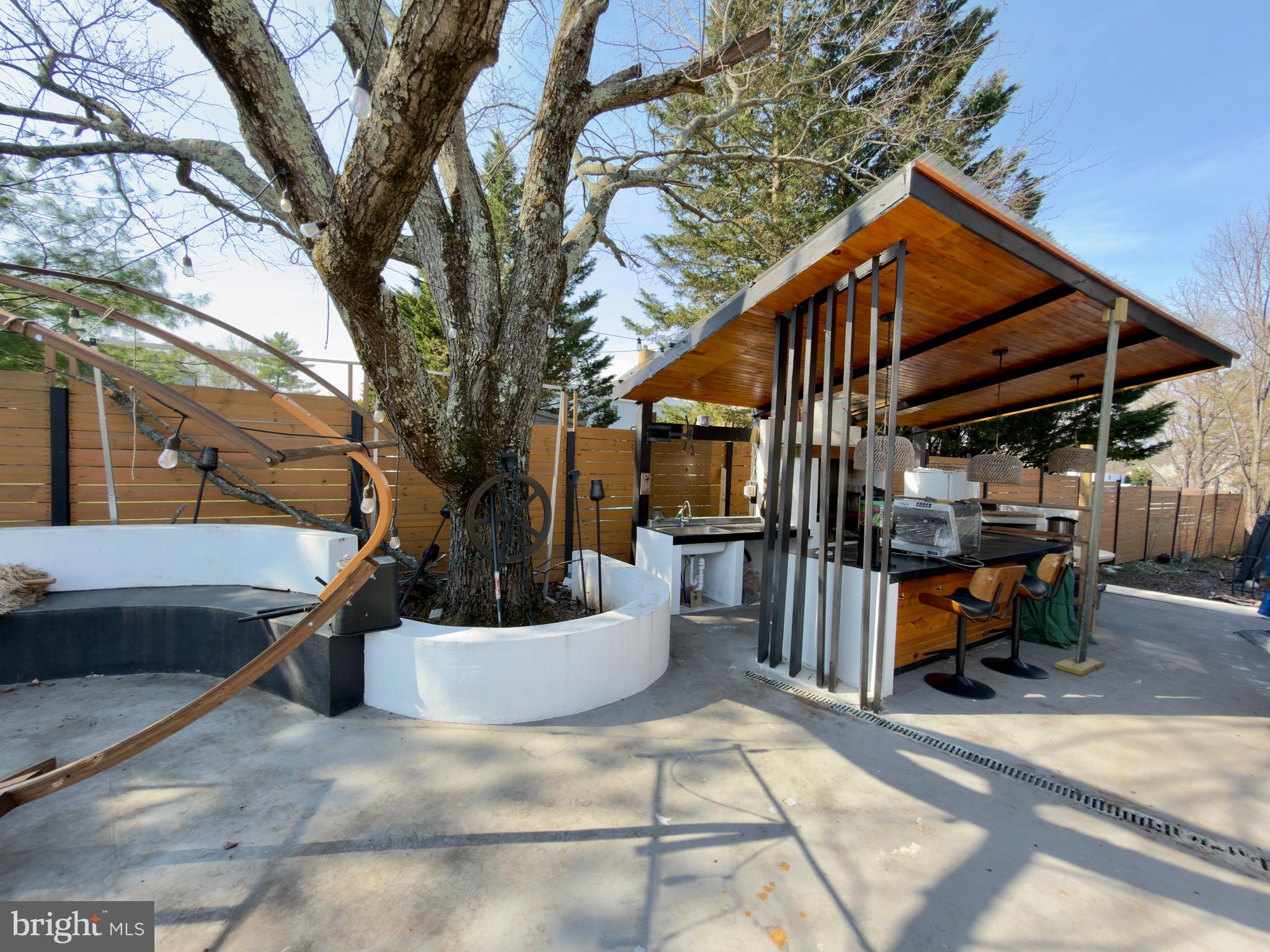 QUINCE ORCHARD MANOR - Residential