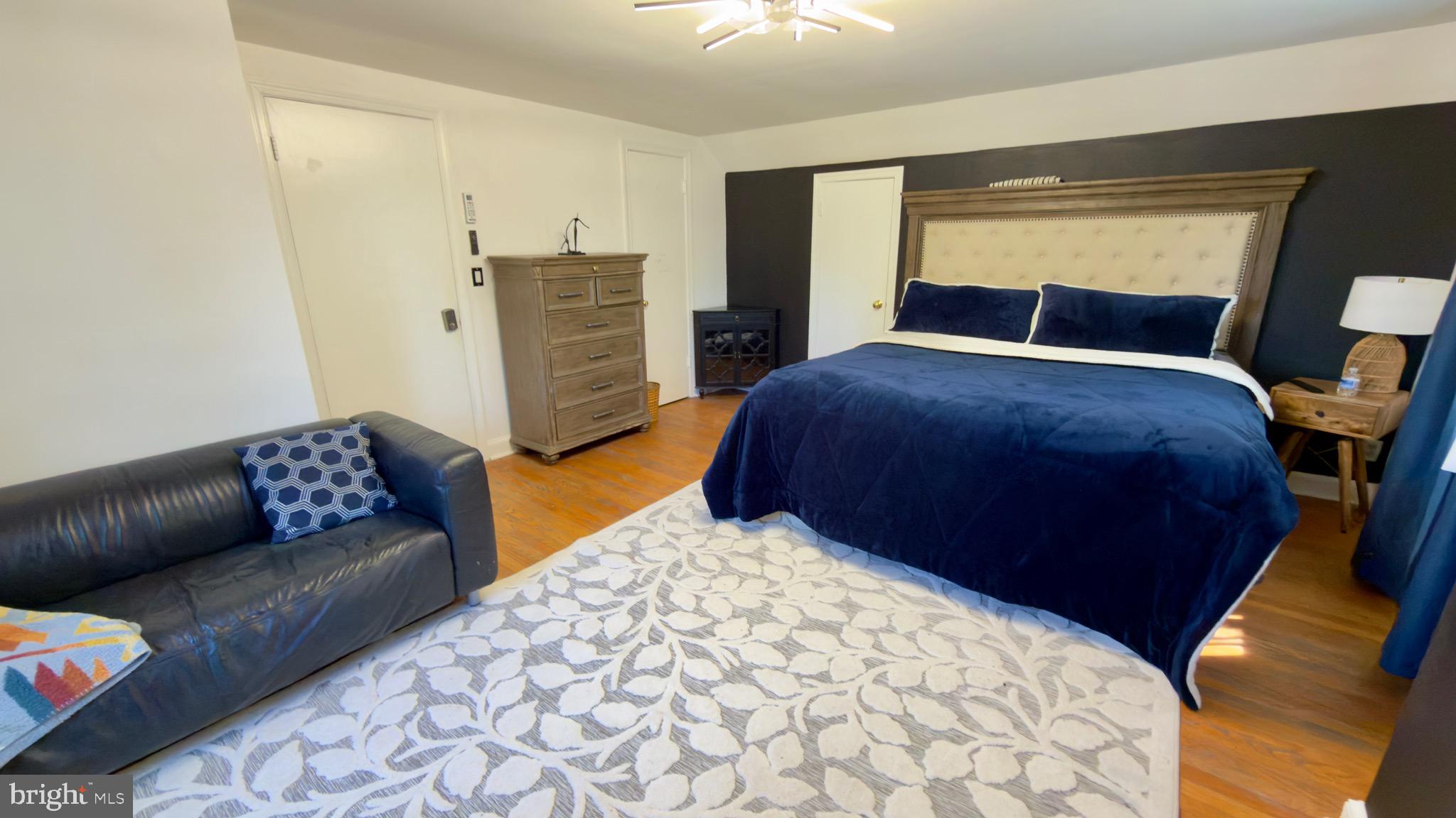 QUINCE ORCHARD MANOR - Residential