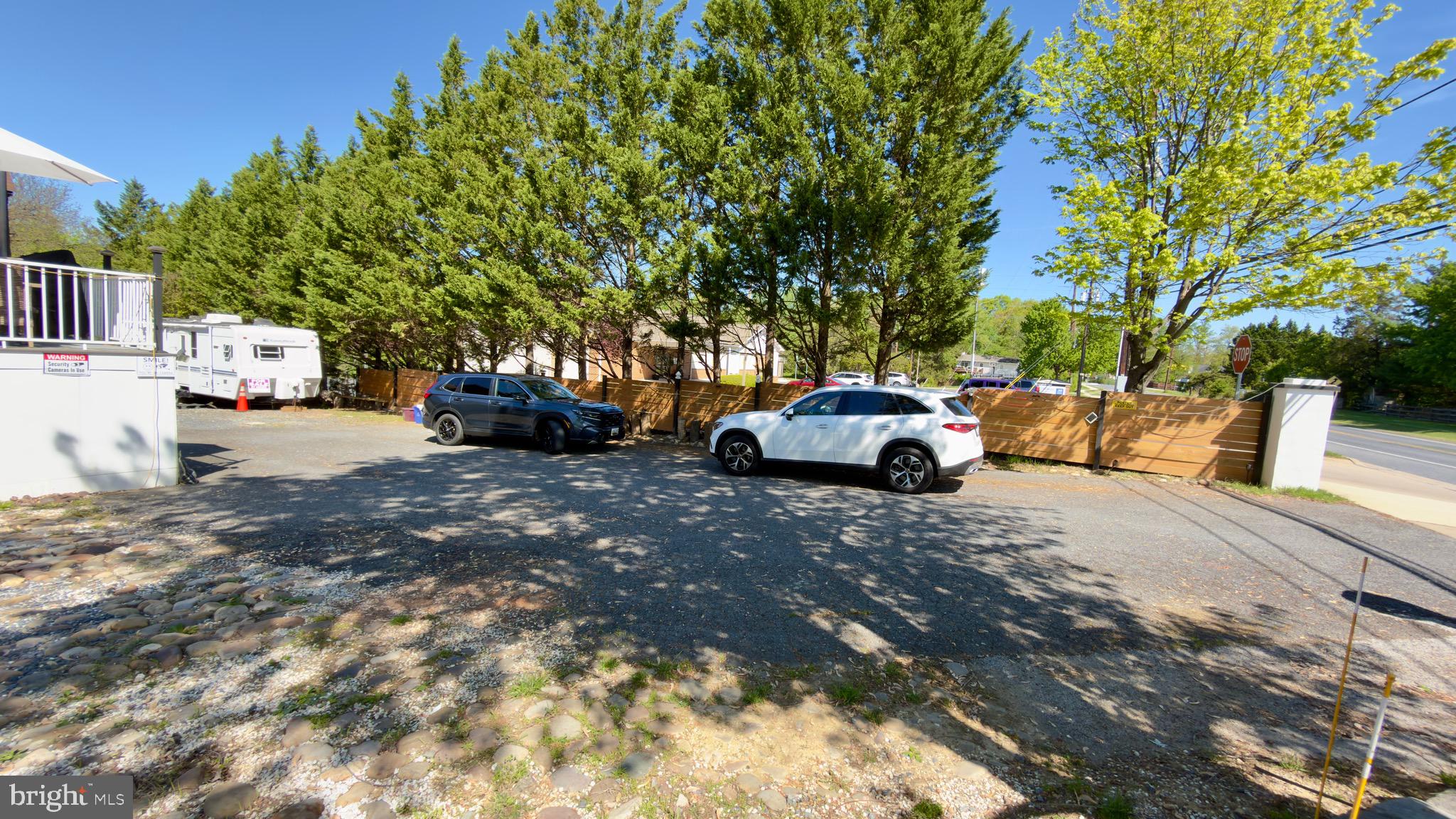 QUINCE ORCHARD MANOR - Residential