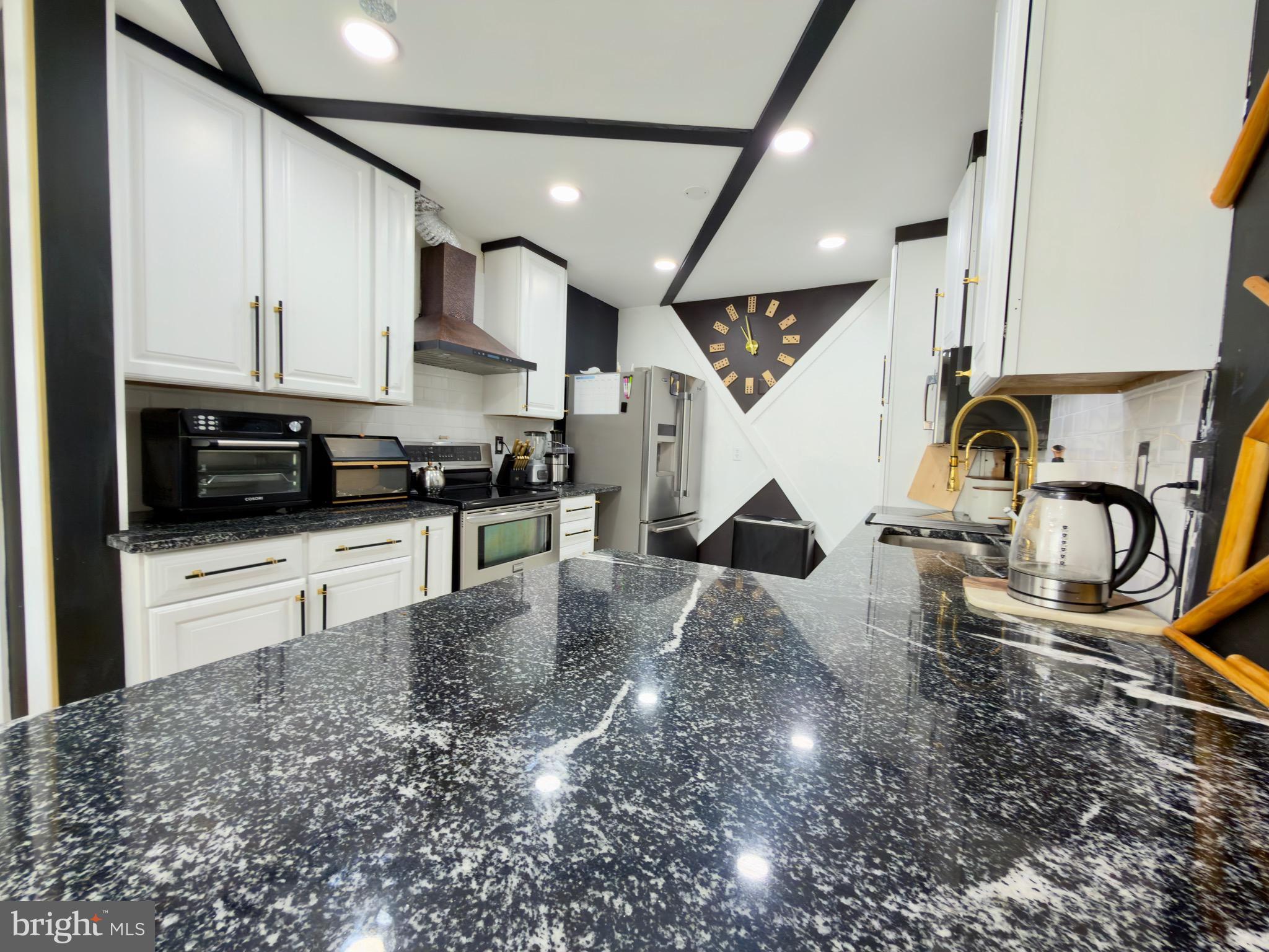 QUINCE ORCHARD MANOR - Residential