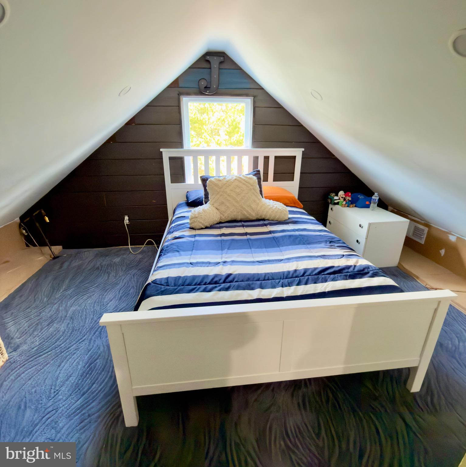 QUINCE ORCHARD MANOR - Residential