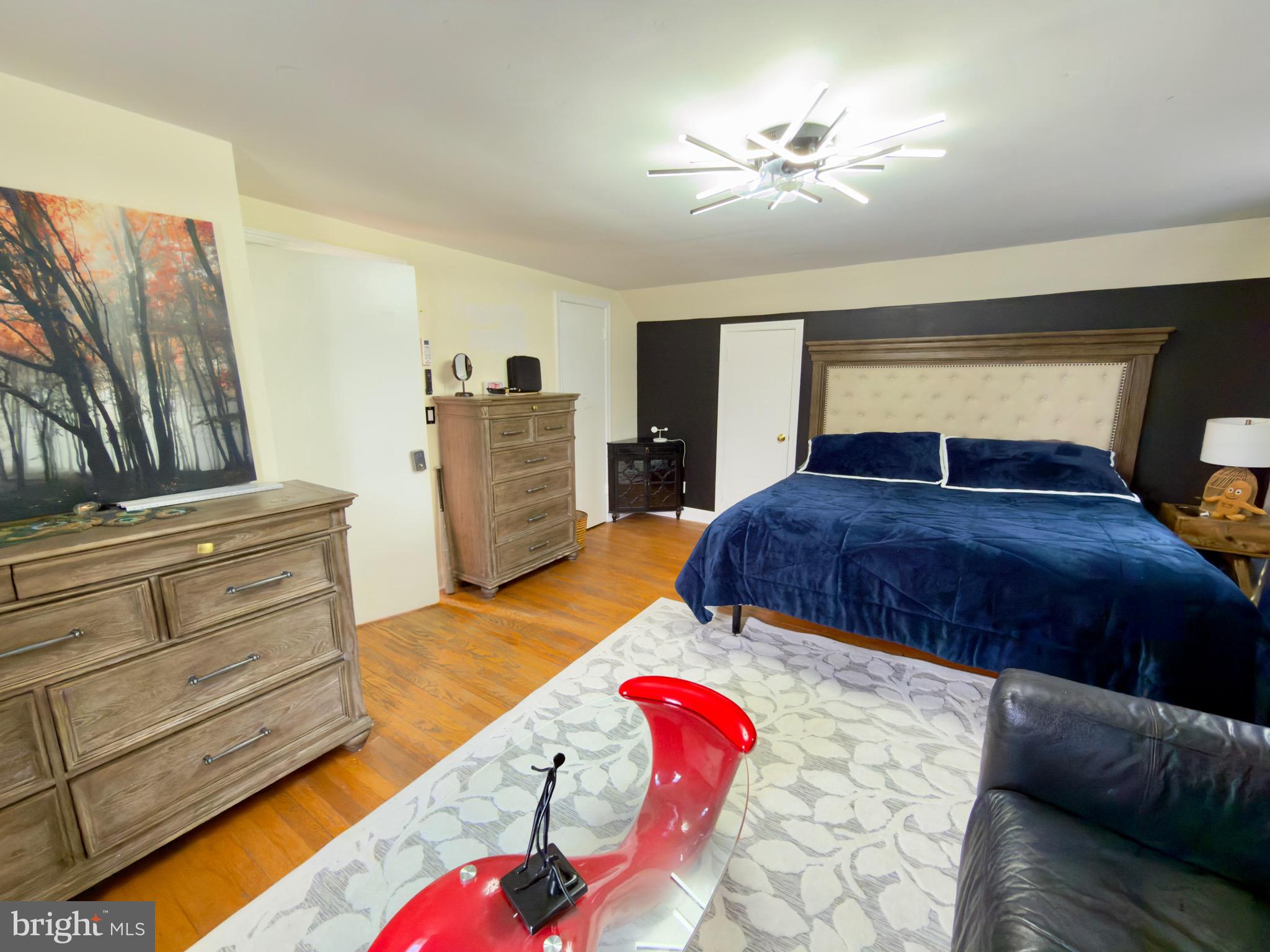 QUINCE ORCHARD MANOR - Residential