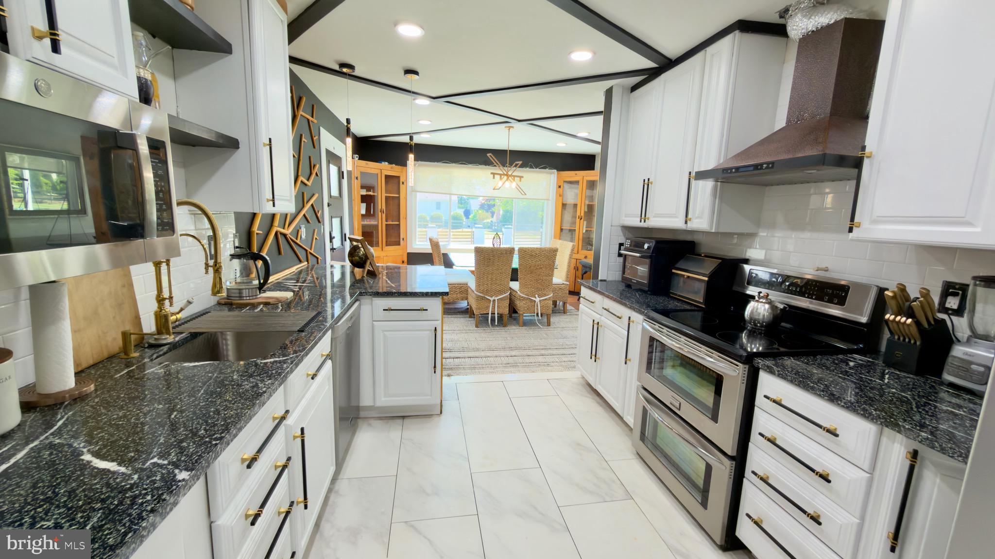 QUINCE ORCHARD MANOR - Residential