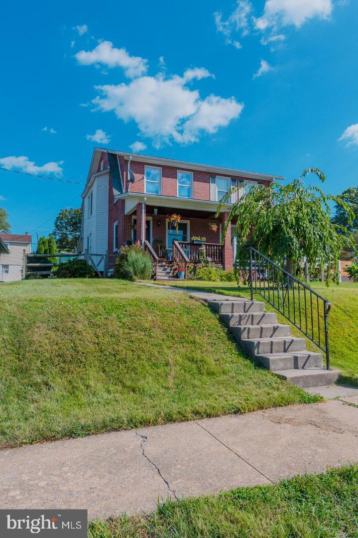 1028 BROADWAY BOULEVARD