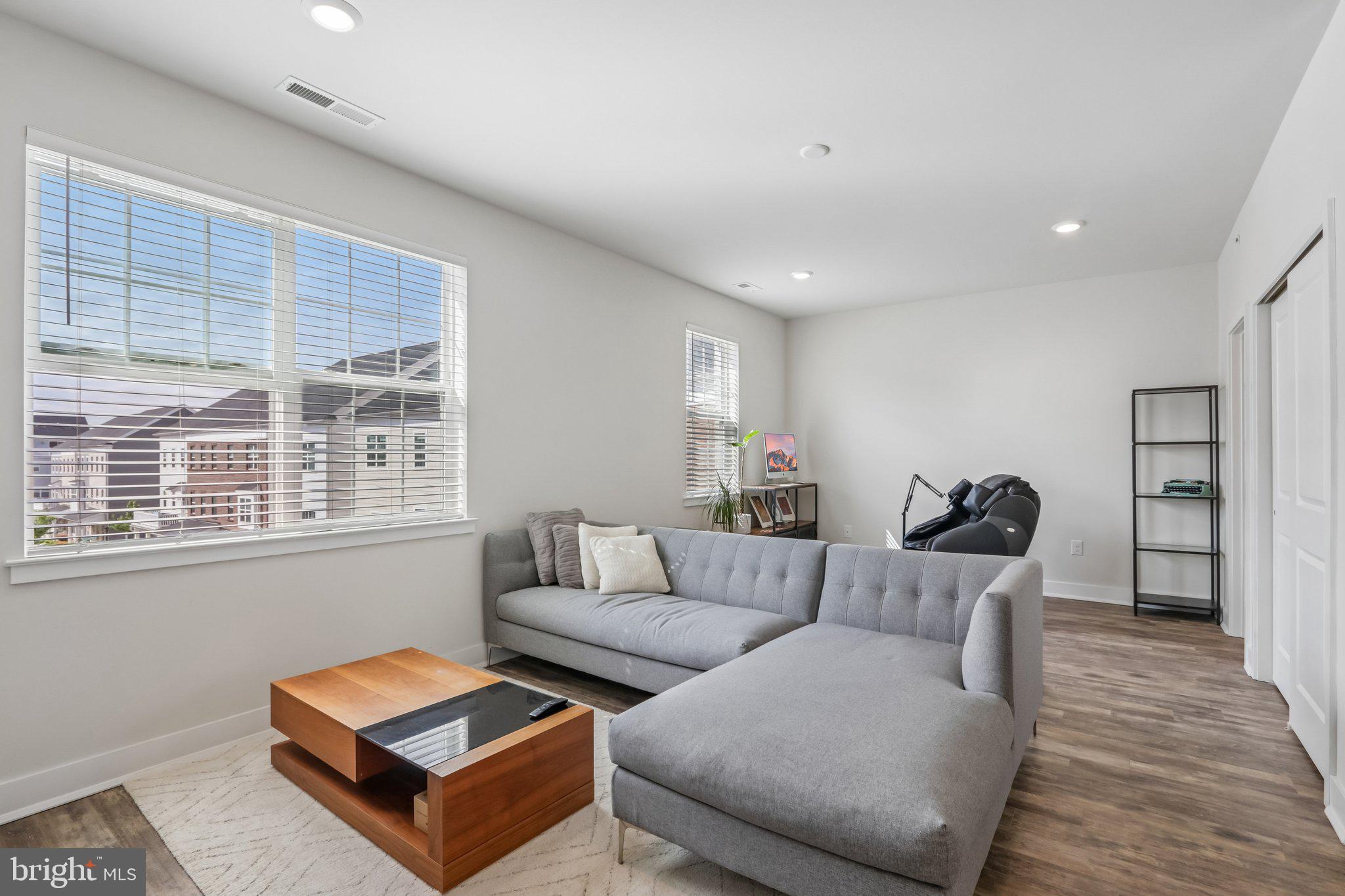 142 FLEET COURT B
