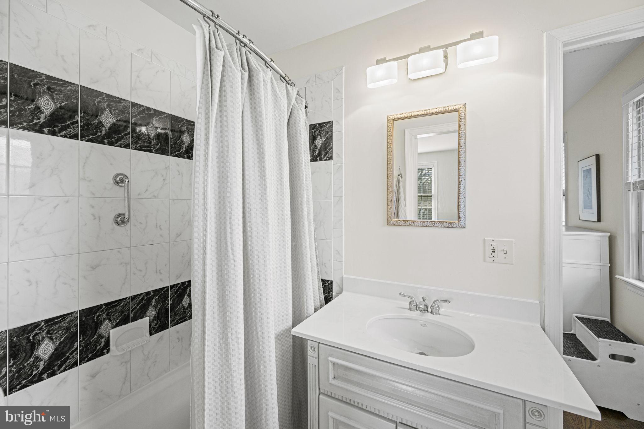 RIVER FALLS - Residential