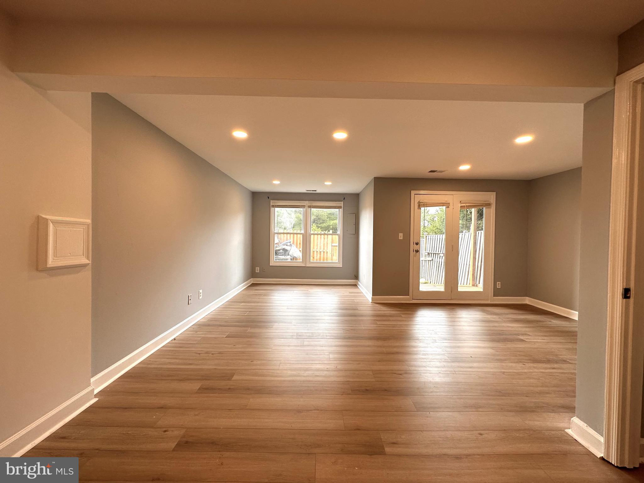 ASHBURN FARM - Residential Lease