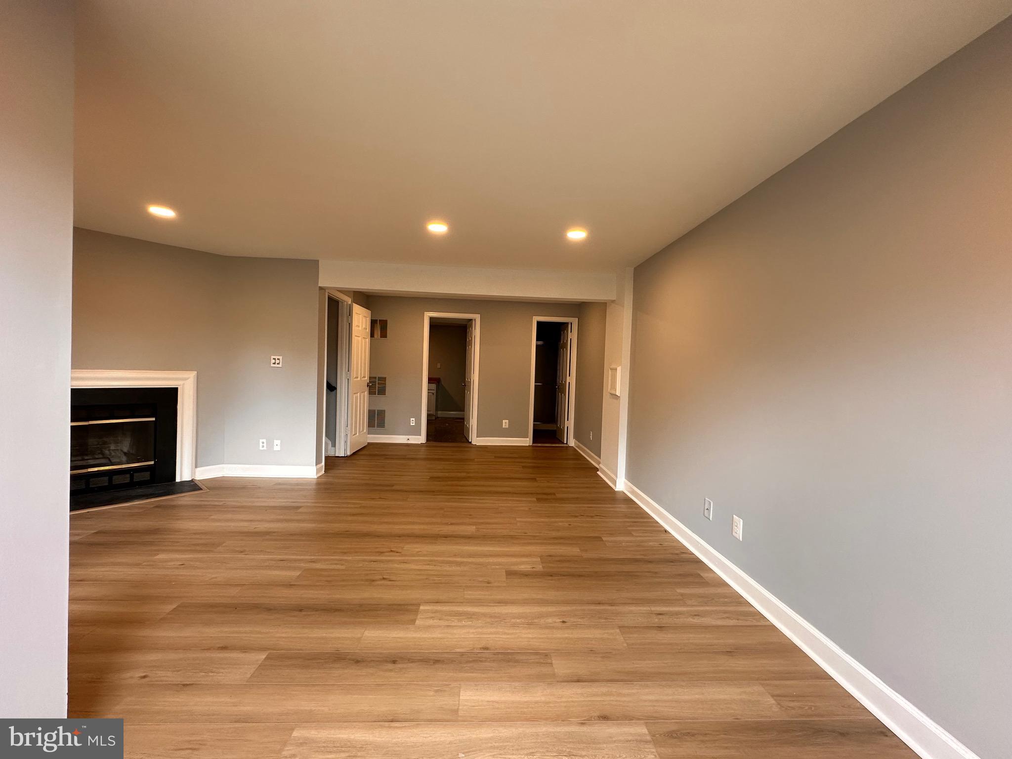 ASHBURN FARM - Residential Lease