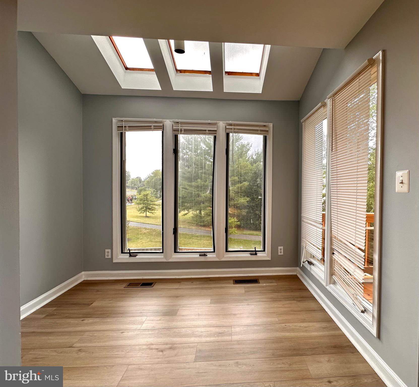 ASHBURN FARM - Residential Lease