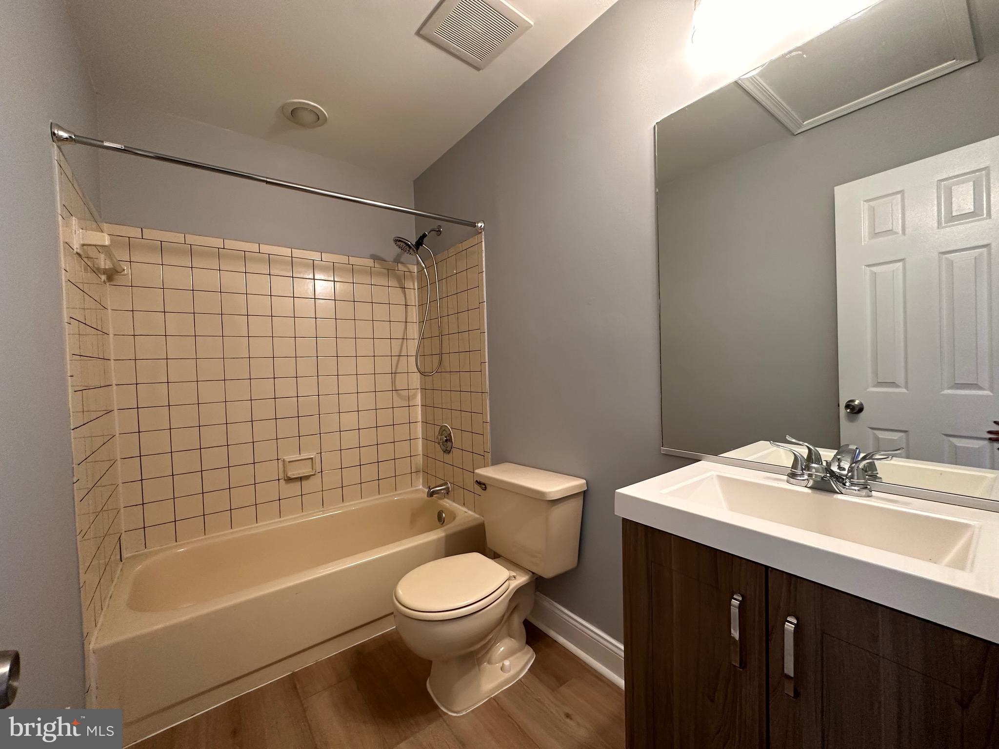 ASHBURN FARM - Residential Lease