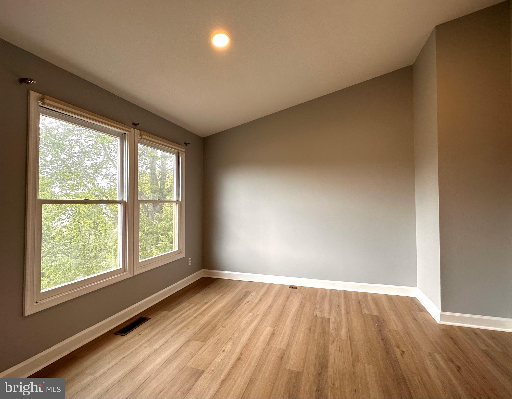 ASHBURN FARM - Residential Lease