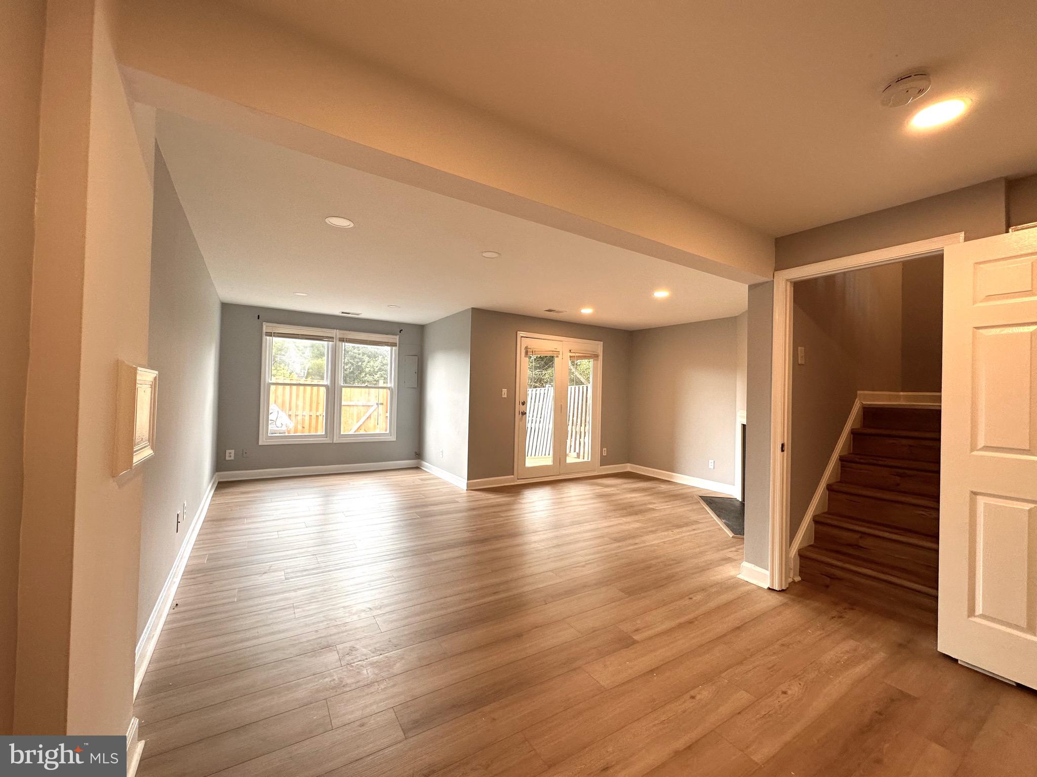 ASHBURN FARM - Residential Lease