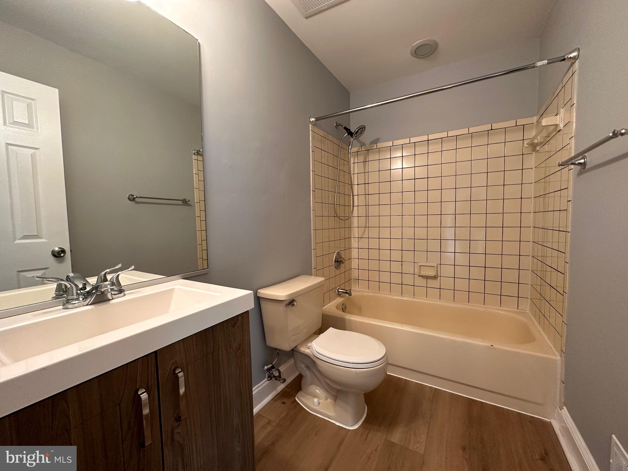 ASHBURN FARM - Residential Lease