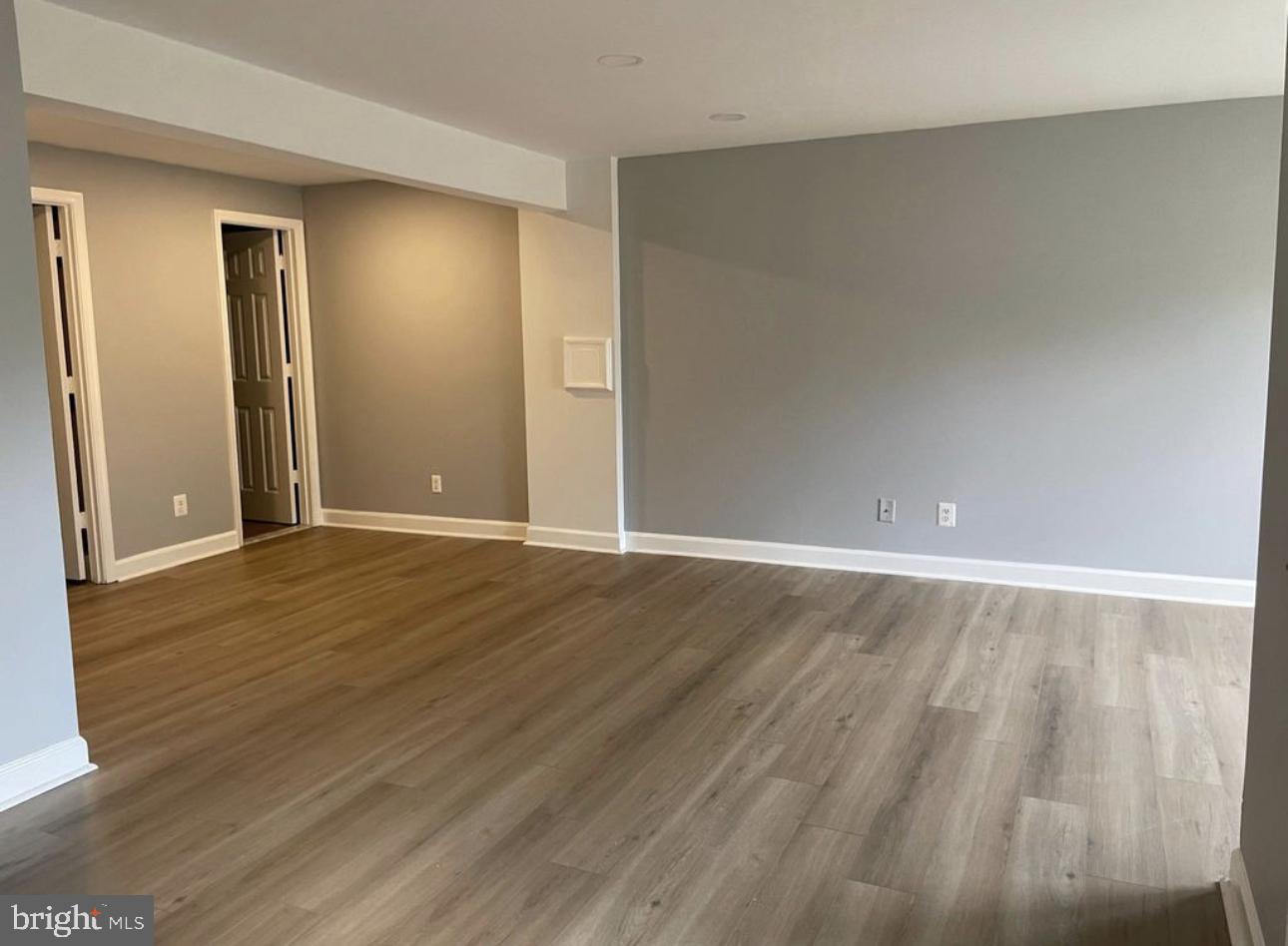 ASHBURN FARM - Residential Lease