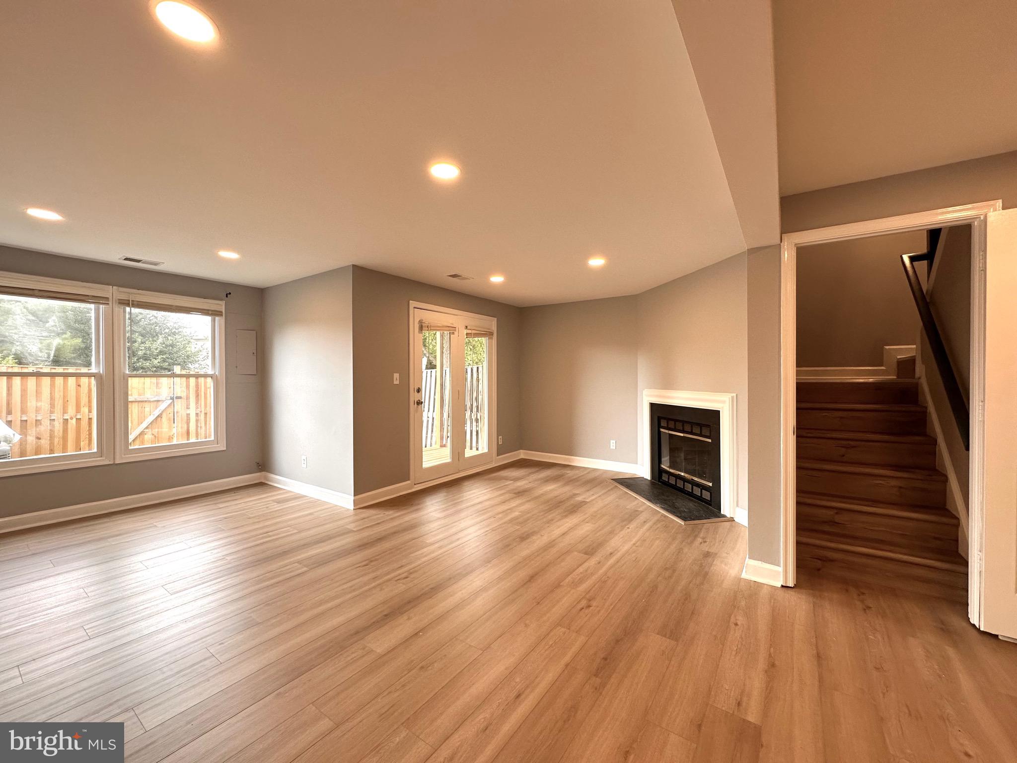 ASHBURN FARM - Residential Lease