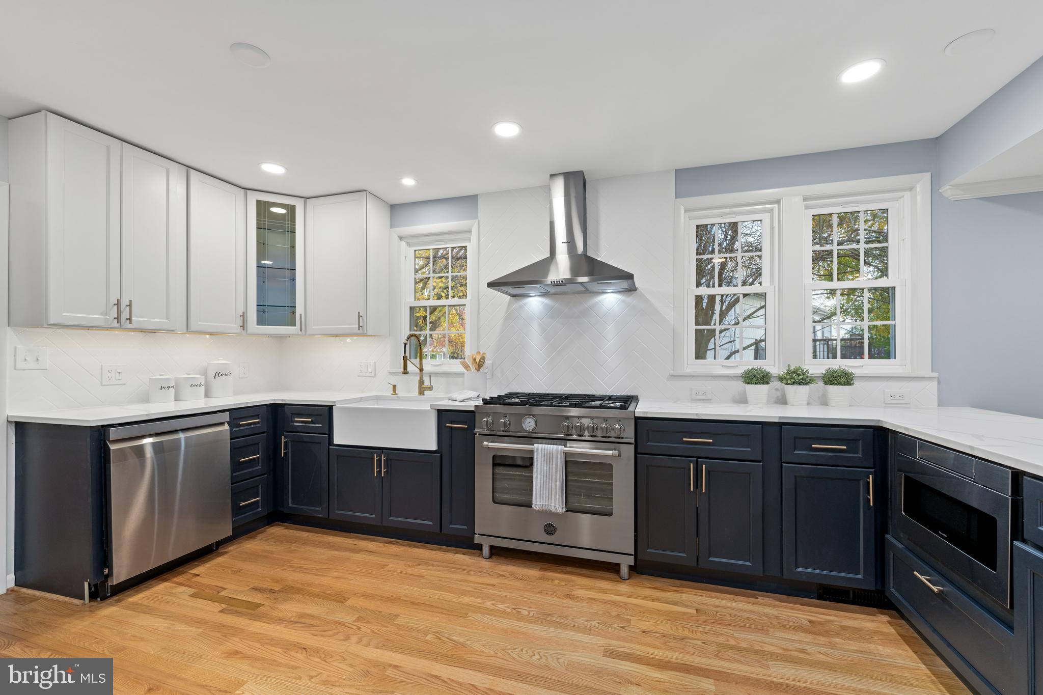 VILLAGE GREEN - Residential