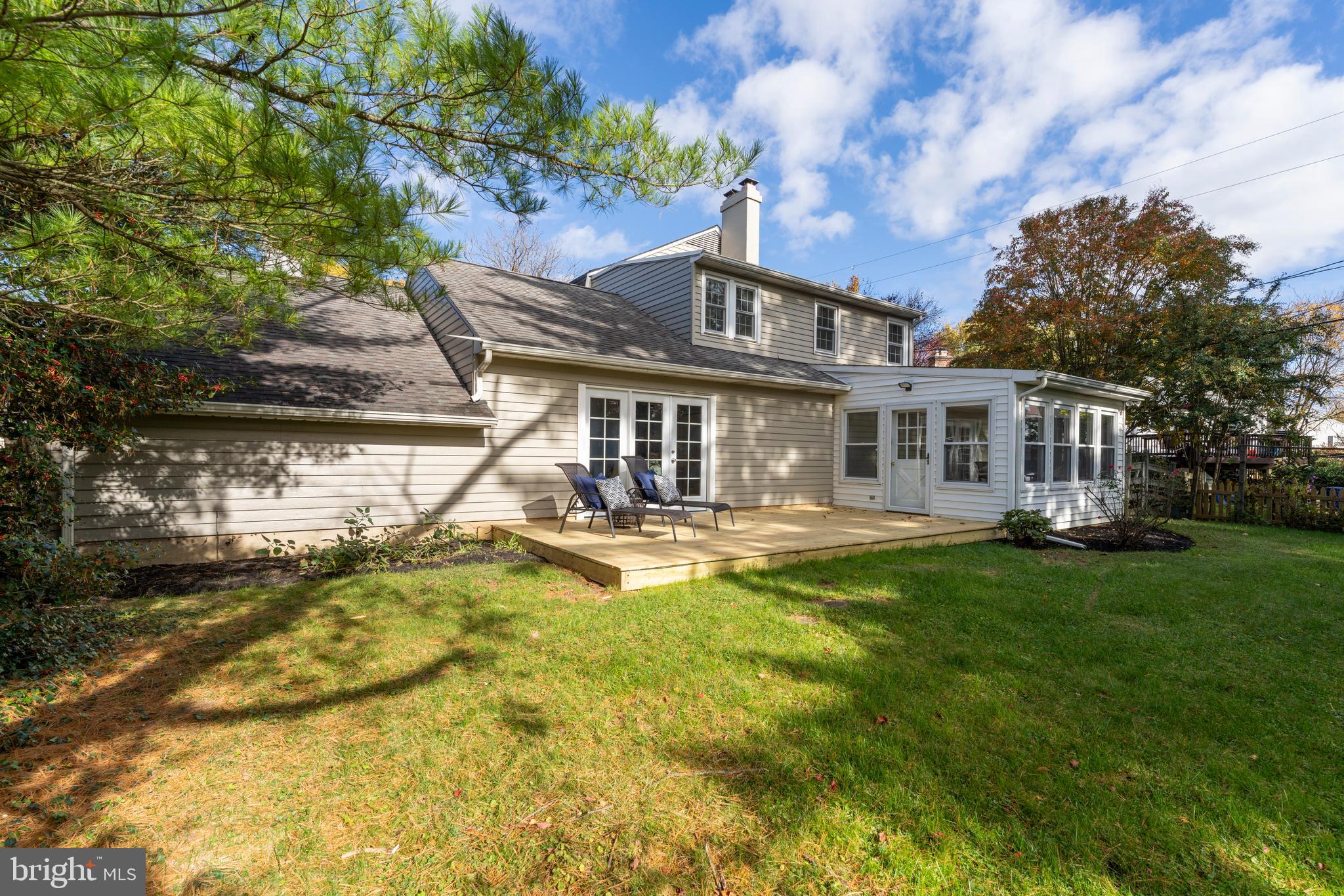 VILLAGE GREEN - Residential