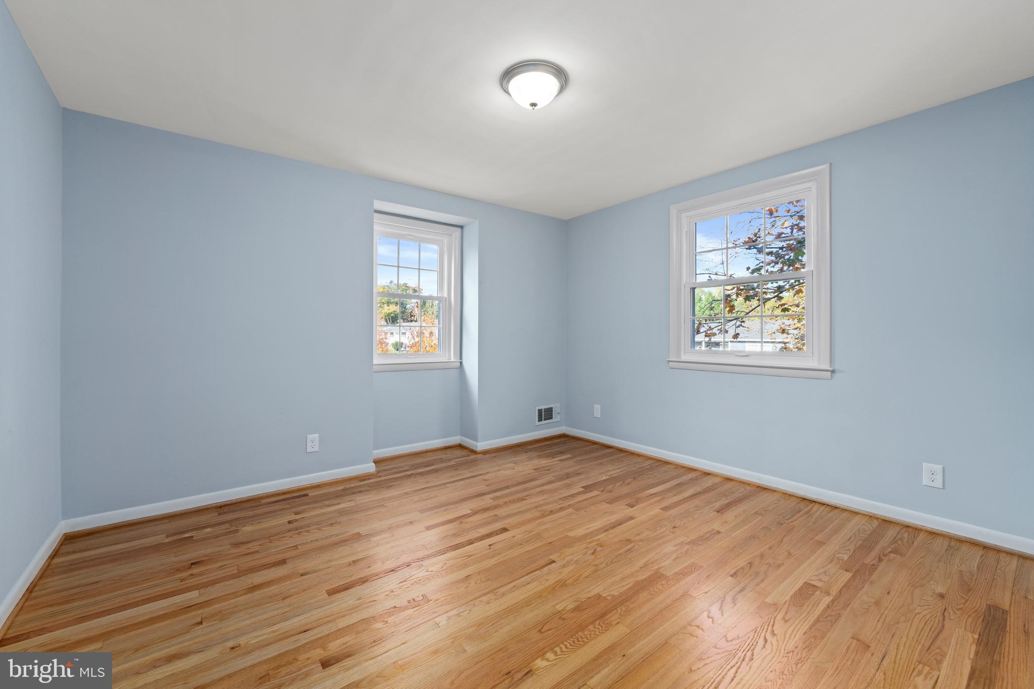 VILLAGE GREEN - Residential