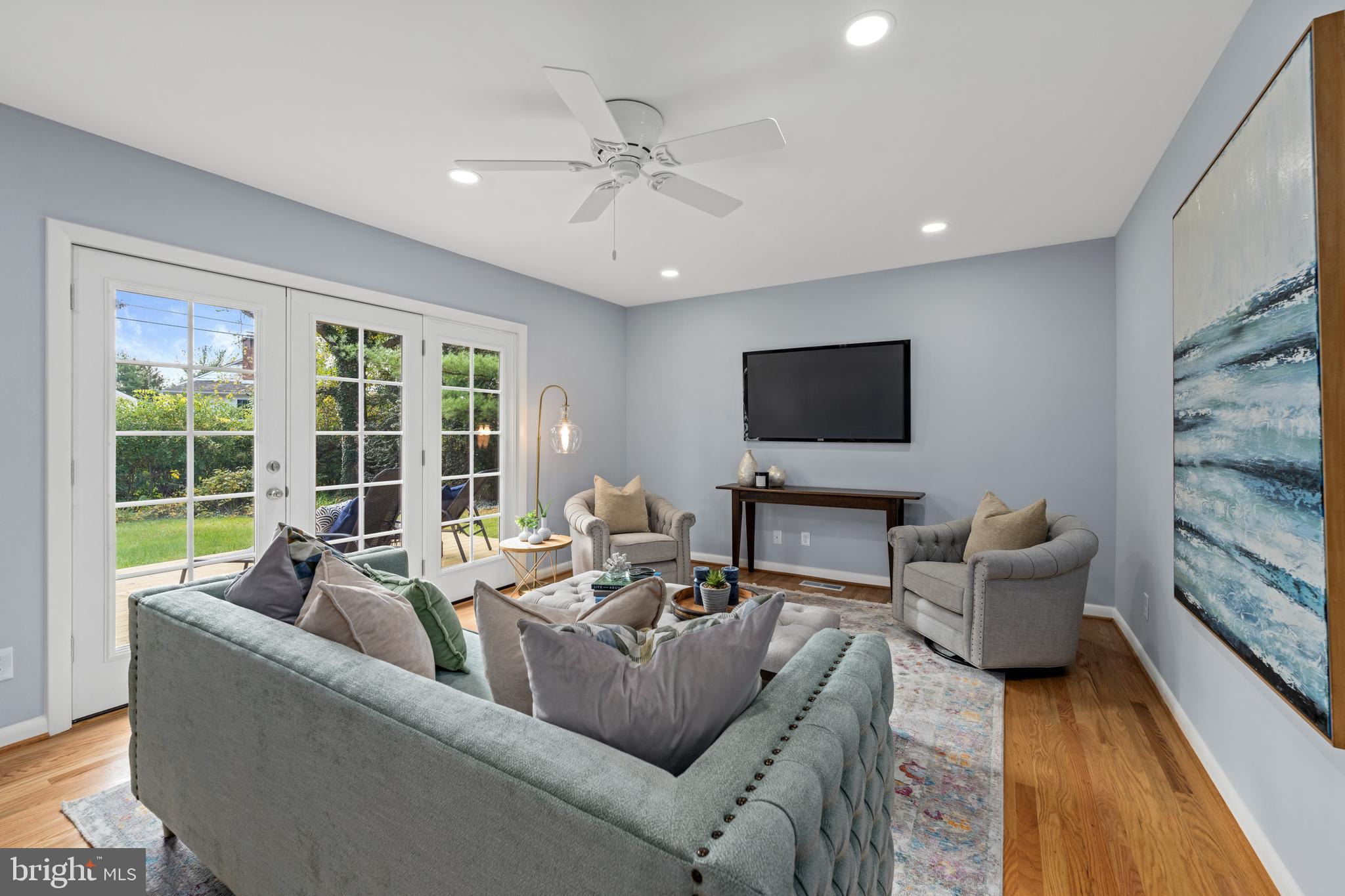 VILLAGE GREEN - Residential