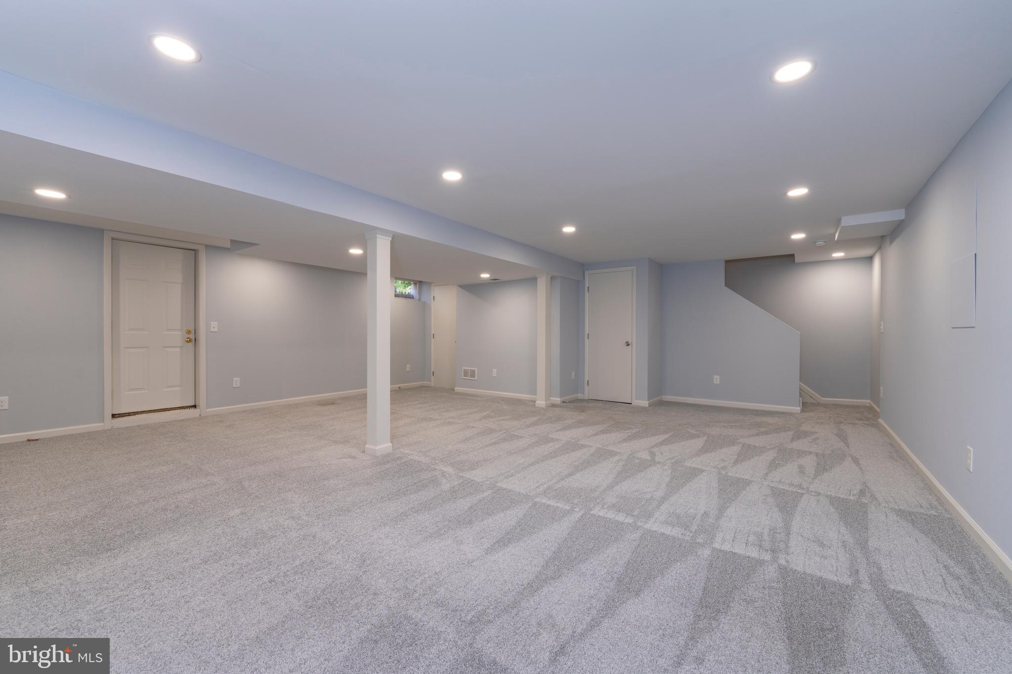 VILLAGE GREEN - Residential