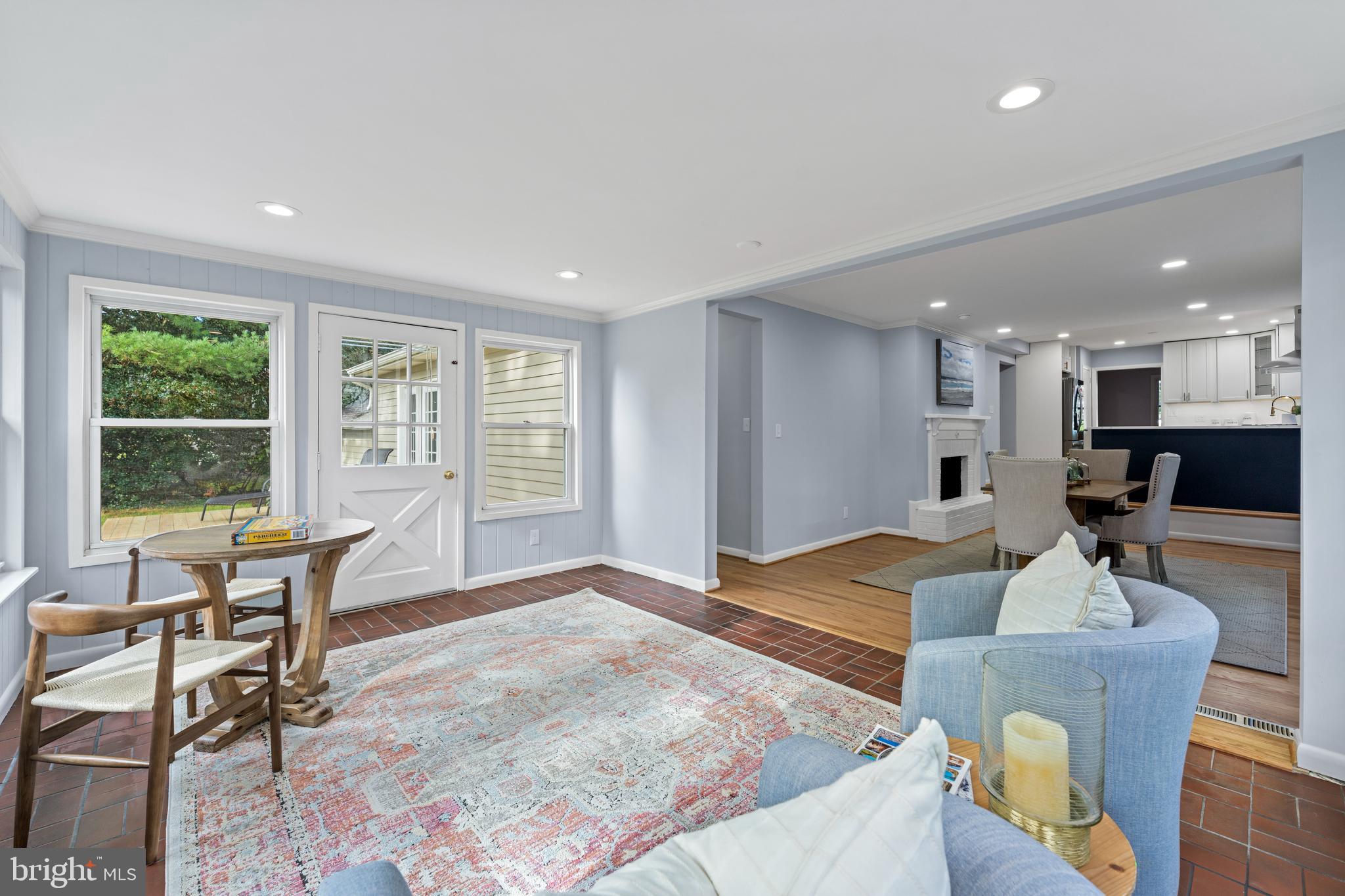 VILLAGE GREEN - Residential