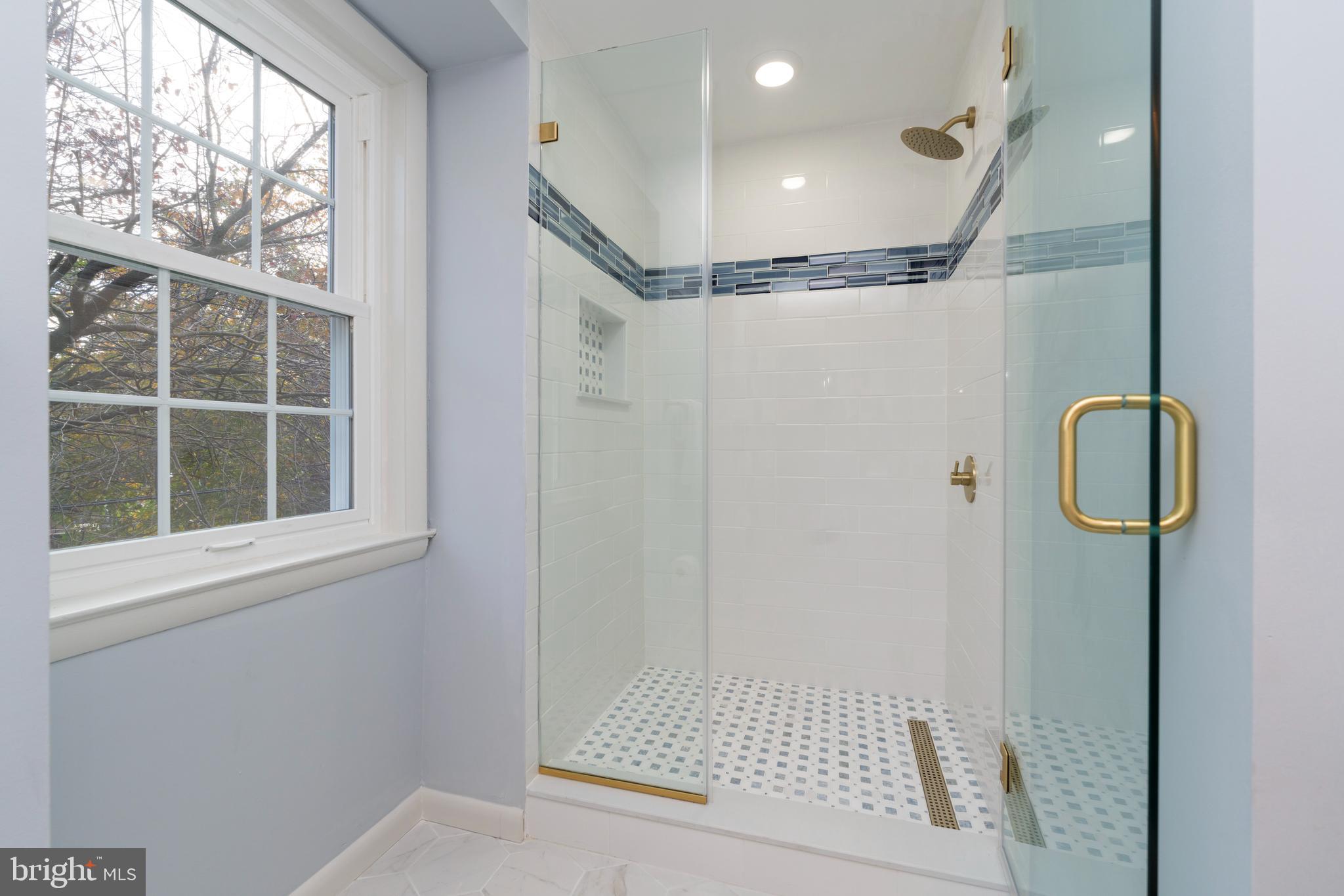 VILLAGE GREEN - Residential