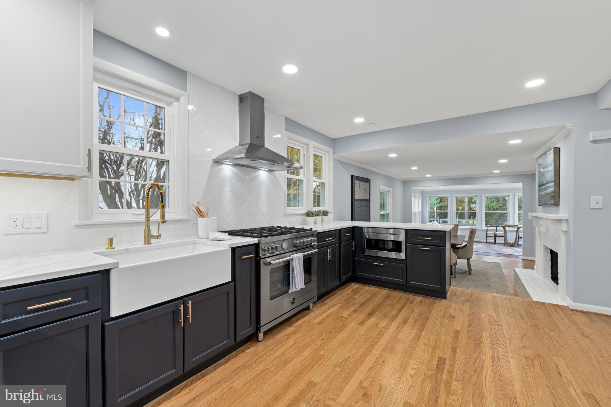 VILLAGE GREEN - Residential