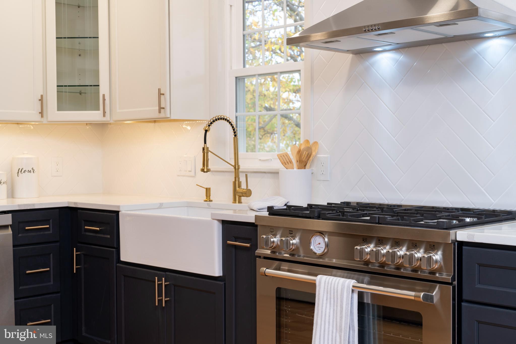 VILLAGE GREEN - Residential