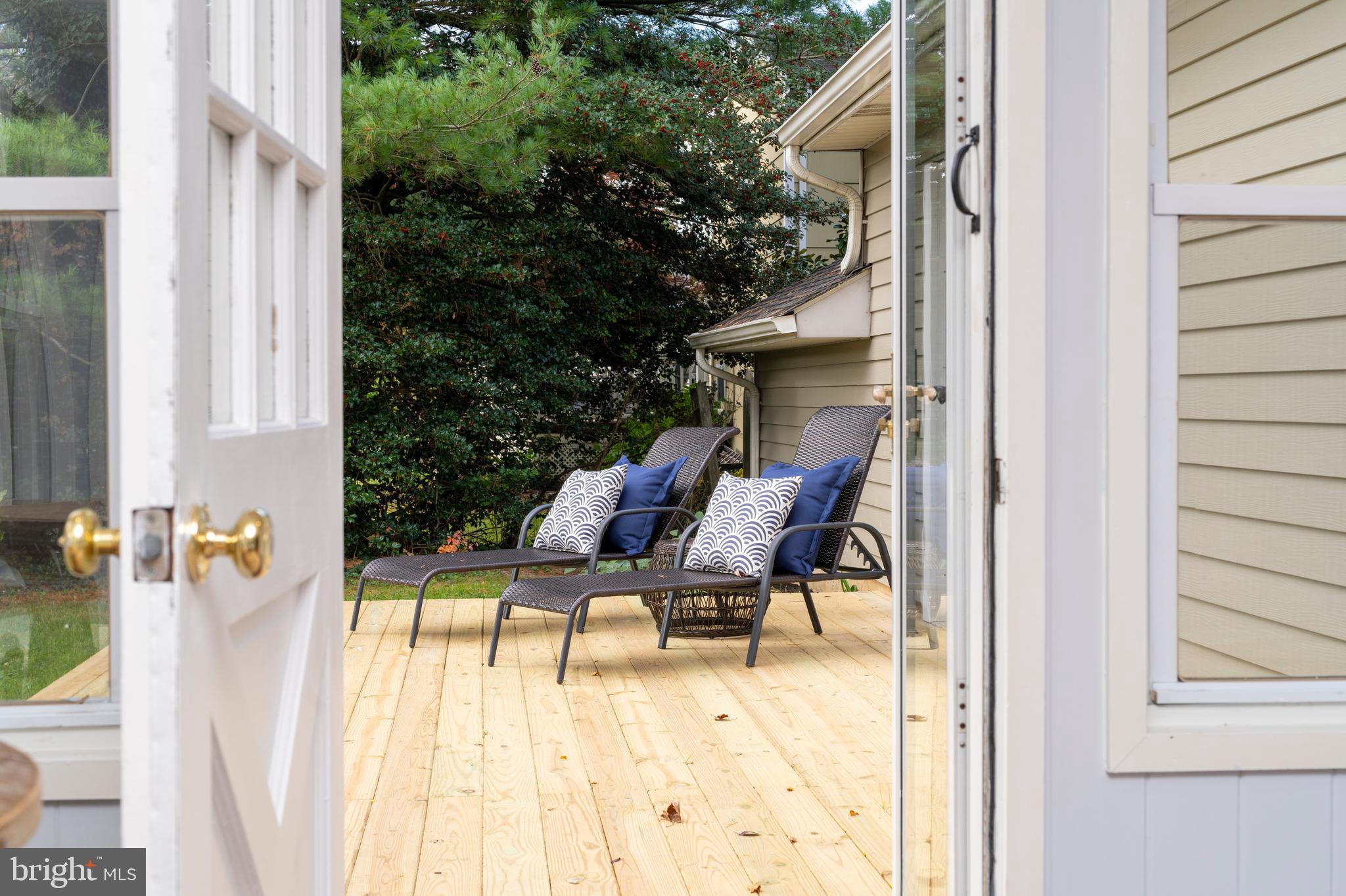 VILLAGE GREEN - Residential