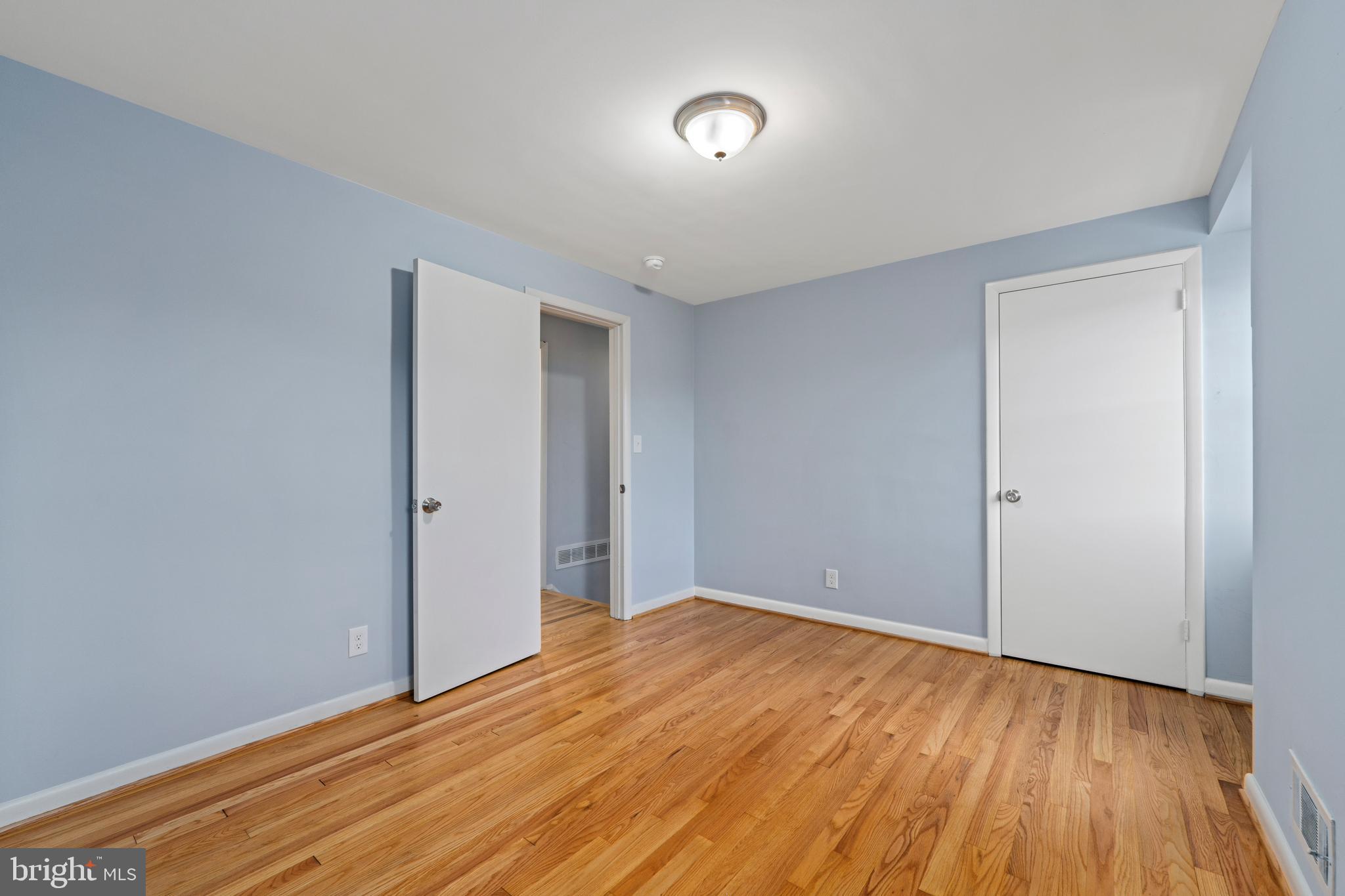 VILLAGE GREEN - Residential