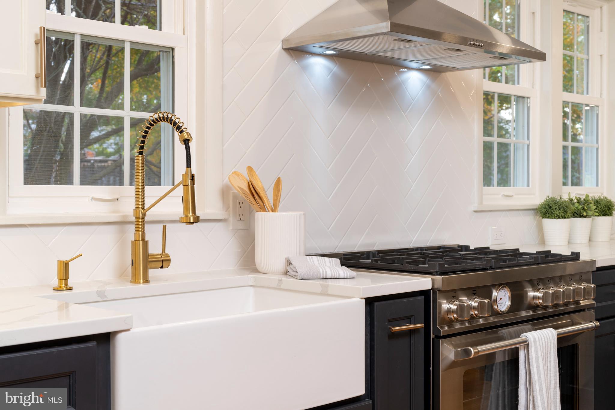 VILLAGE GREEN - Residential