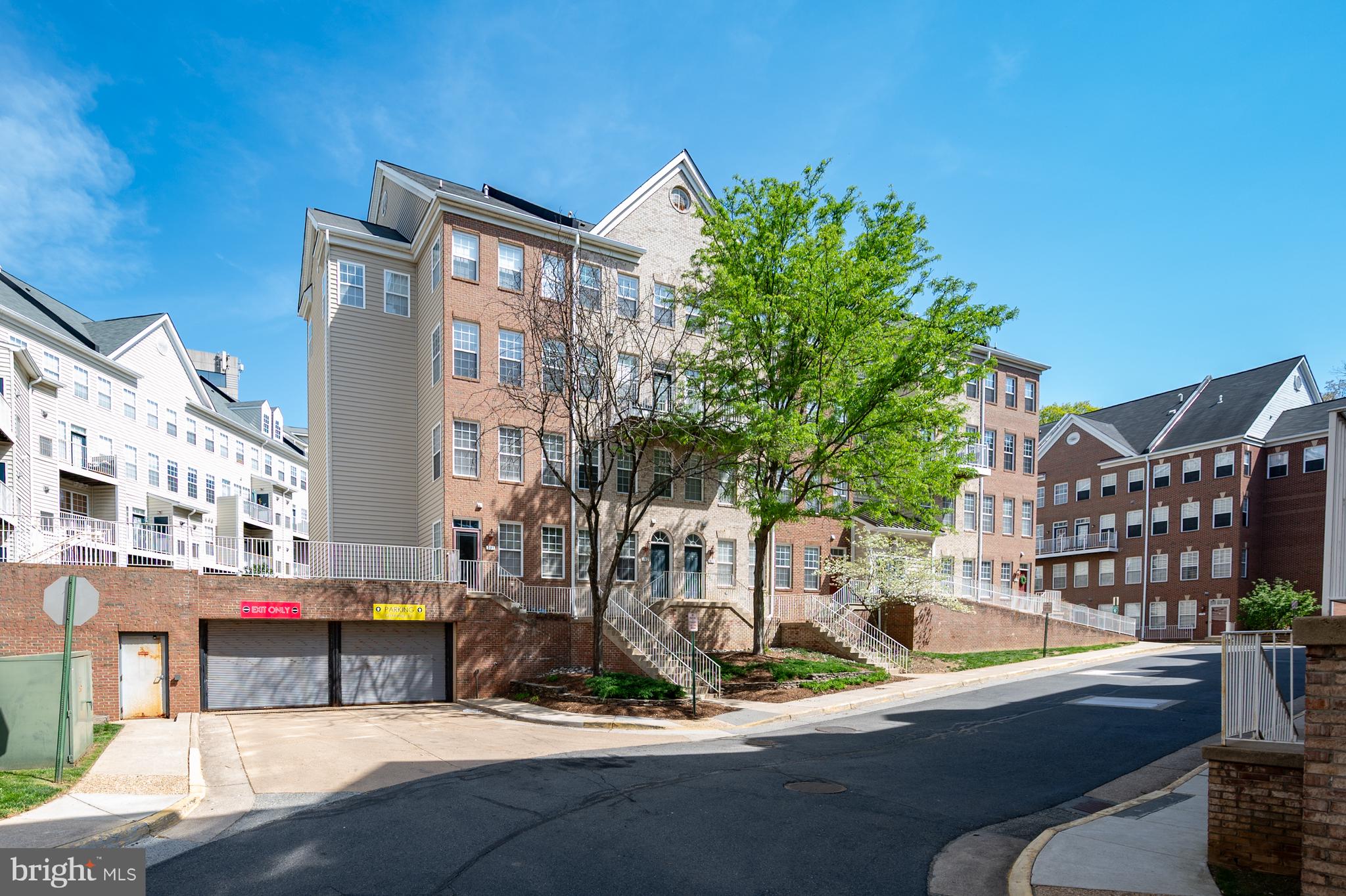 2664 MANHATTAN PLACE 305