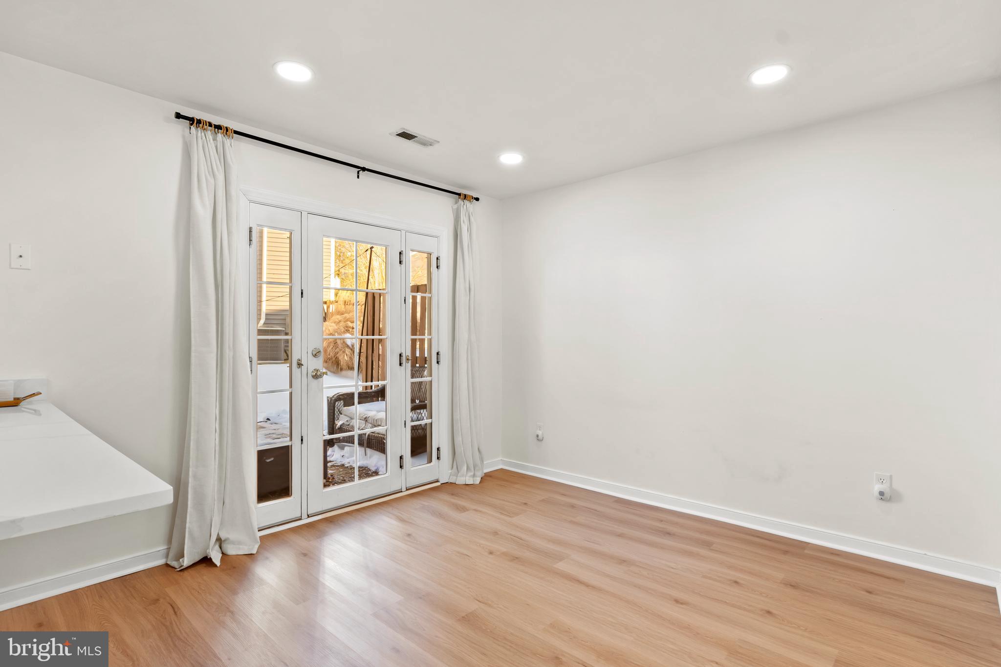EDGEWOOD GREEN - Residential Lease